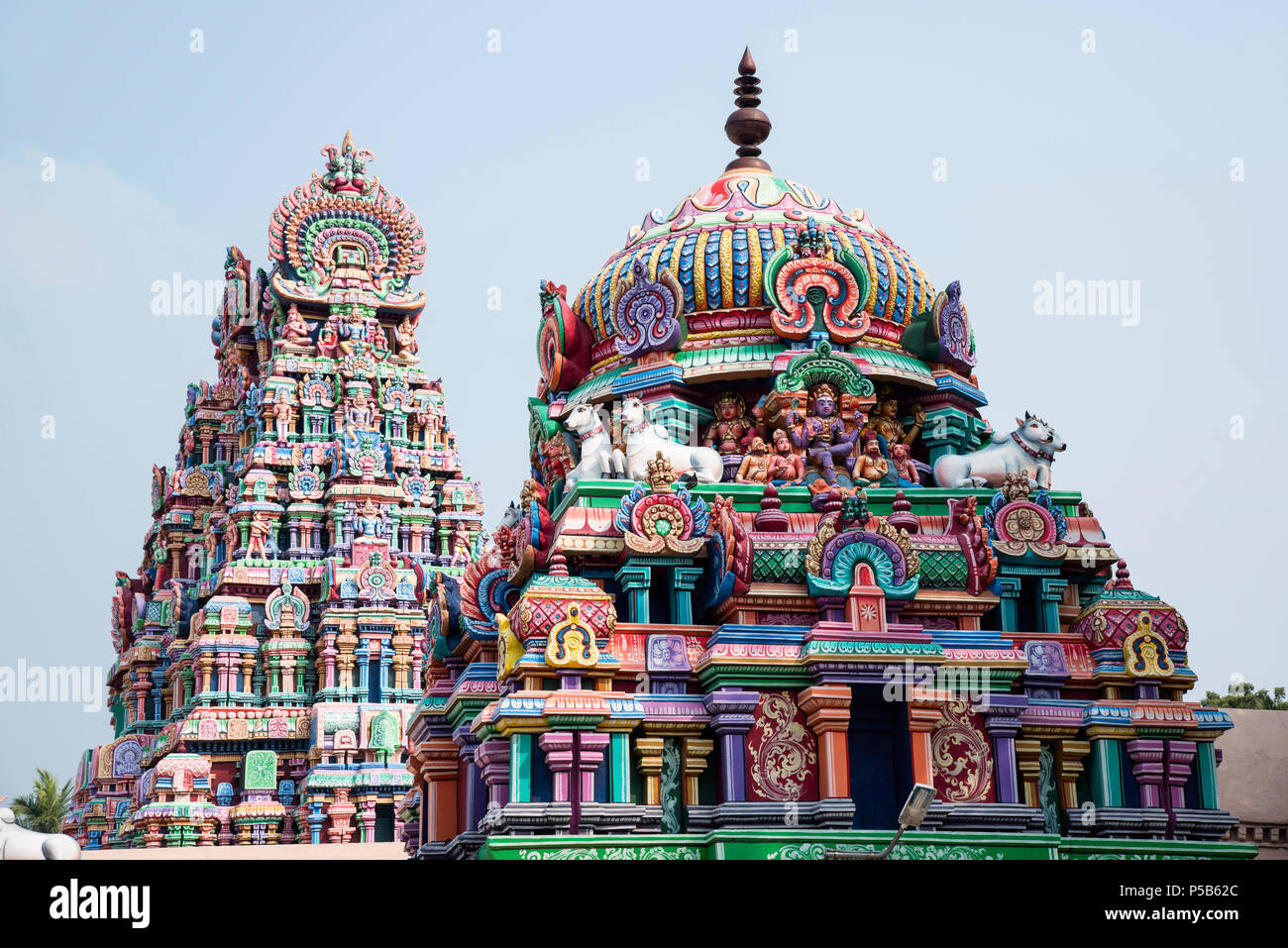 Bunt geschnitzten Gopuram, in der Nähe von Shiva Tempel, Gangaikonda Cholapuram, Tamil Nadu, Indien Stockfoto