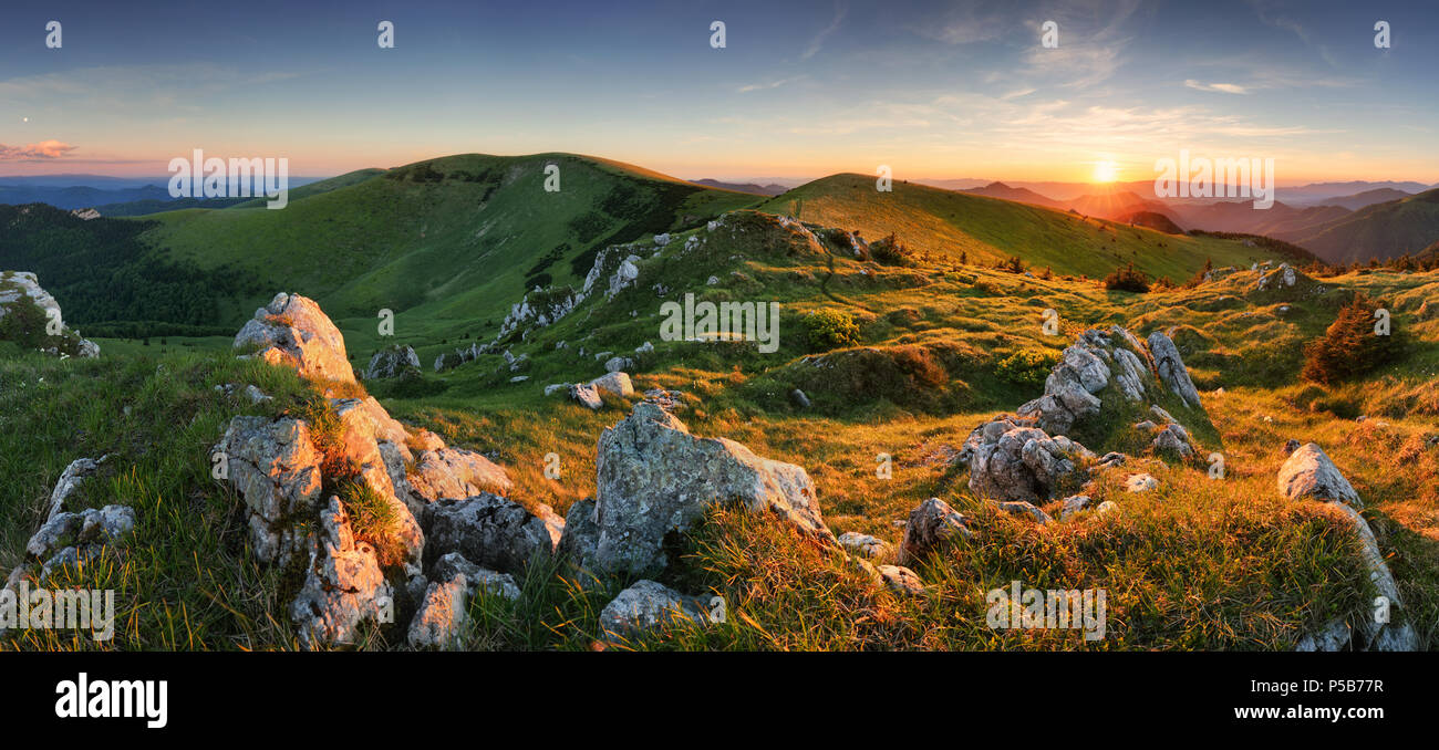Sonnenaufgang in den Bergen Landschaft, Slowakei. Stockfoto