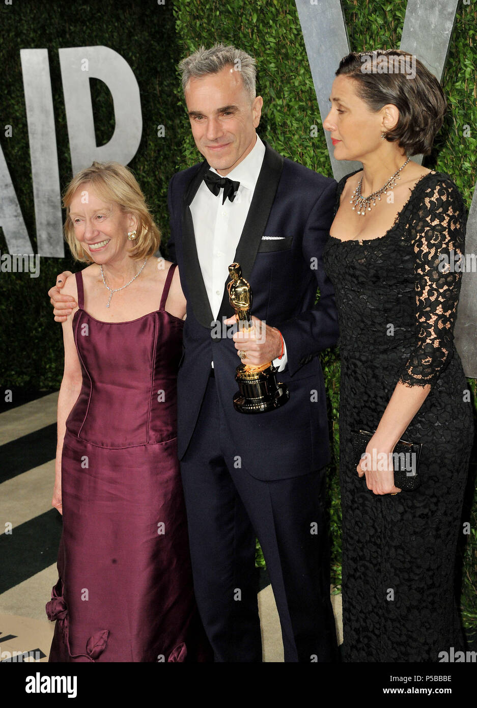 Daniel Day Lewis Frau Und Mutter 108 An Die Vanity Fair 2013 Oscar Party Im Sunset Tower Hotel In Los Angeles Daniel Day Lewis Frau Und Mutter 108