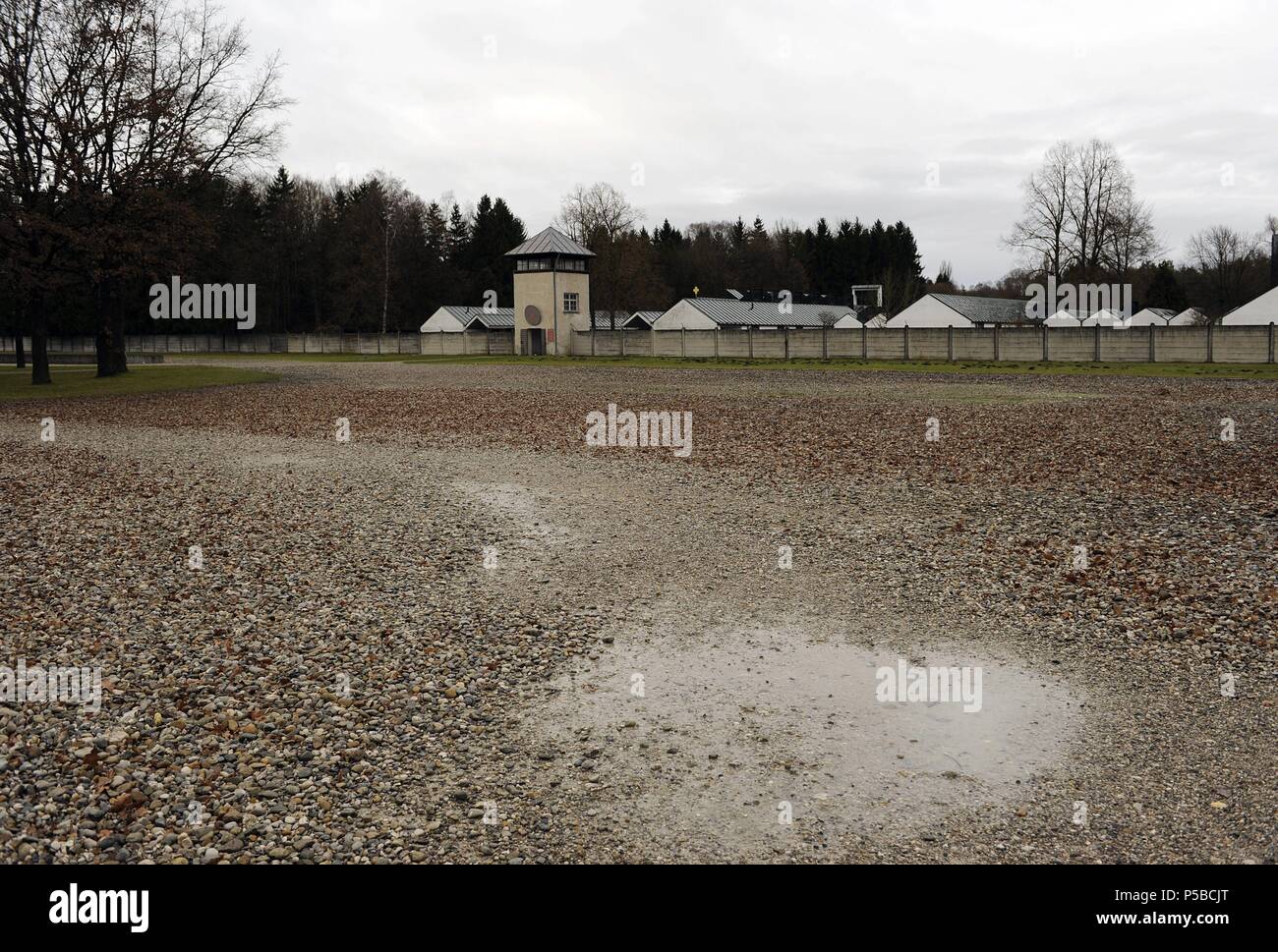 Kz Dachau. Ns-Lager von Gefangenen in 1933 geöffnet. Karmel, 1963. Von Josef Wiedemann (1910-2001). Eingang. Deutschland. Stockfoto