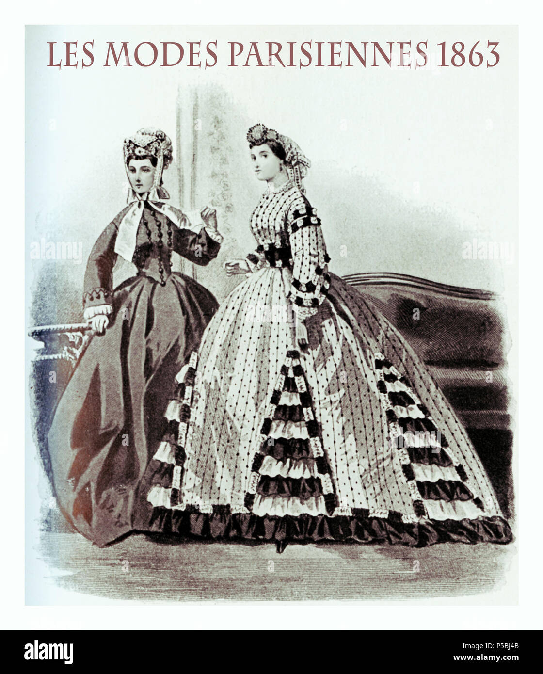 Mode 1863, französische Zeitschrift Les Modes Parisiennes präsentiert zwei junge Damen stehen Hallenbad mit ausgefallenen Tücher und Friseur Stockfoto