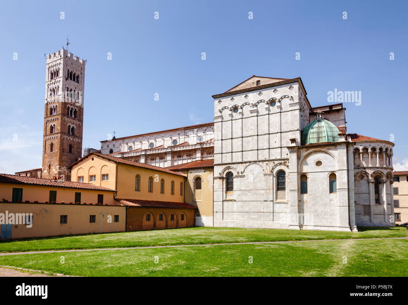 Römisch-katholische Kathedrale (Duomo di Lucca Lucca, Kathedrale San Martino) romanische Fassade, Toskana, Italien Stockfoto