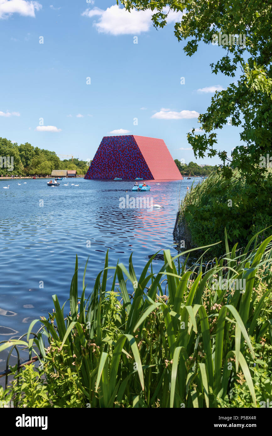 London Mastaba temporäre Skulptur von Christo und Jeanne Claude auf Serpentine Stockfoto