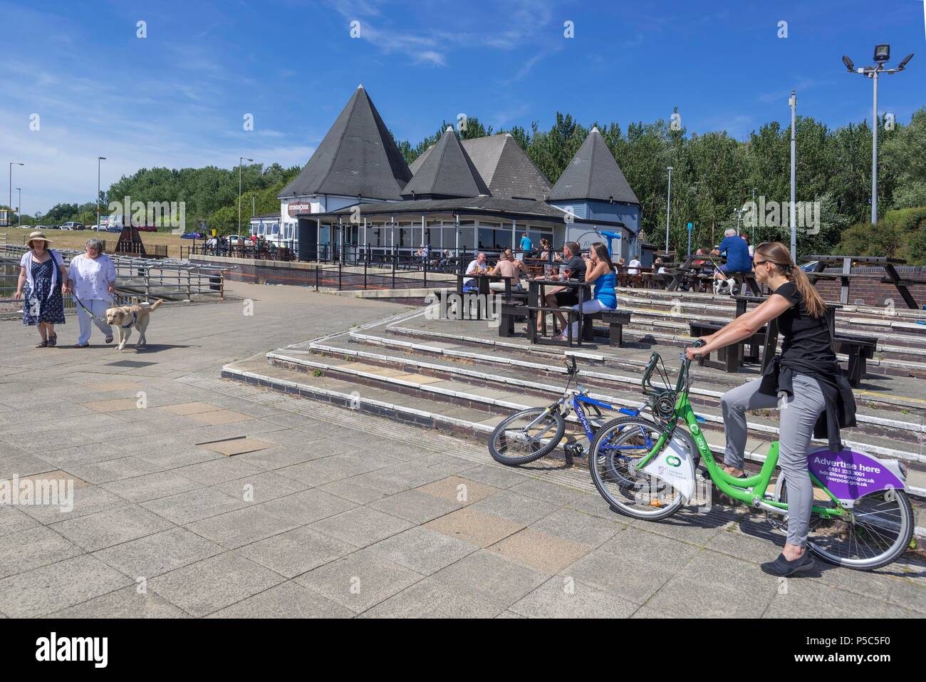 Liverpool Das Brittania Inn Public House auf Otterspool Prom. Promenade North West England. Merseyside Stockfoto