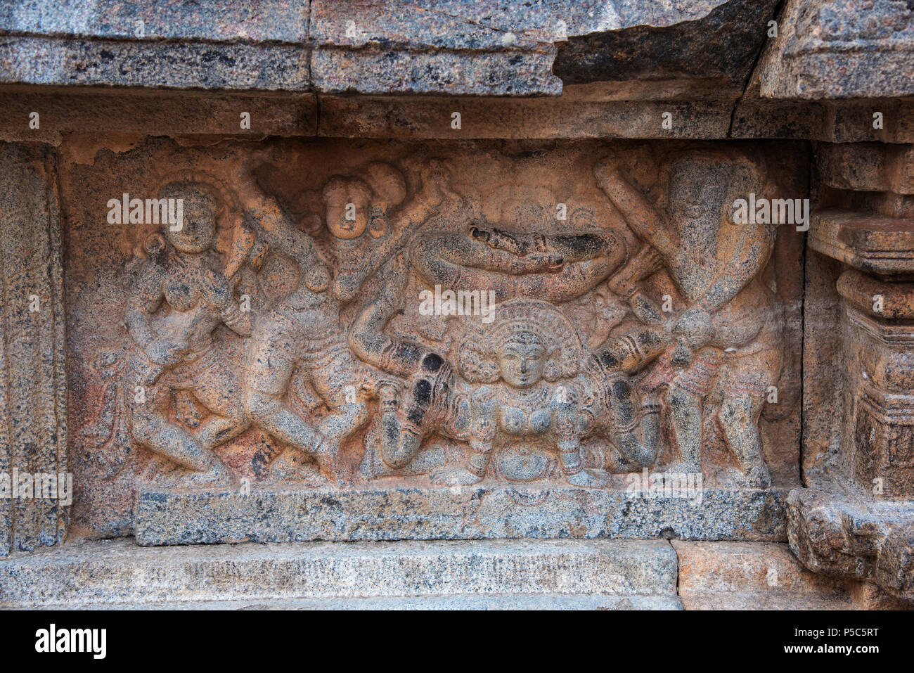 Skulptur, die Frau in einer yogischen darstellen. Darasuram airavatesvara Tempel, in der Nähe von Kumbakonam, Tamil Nadu, Indien Stockfoto