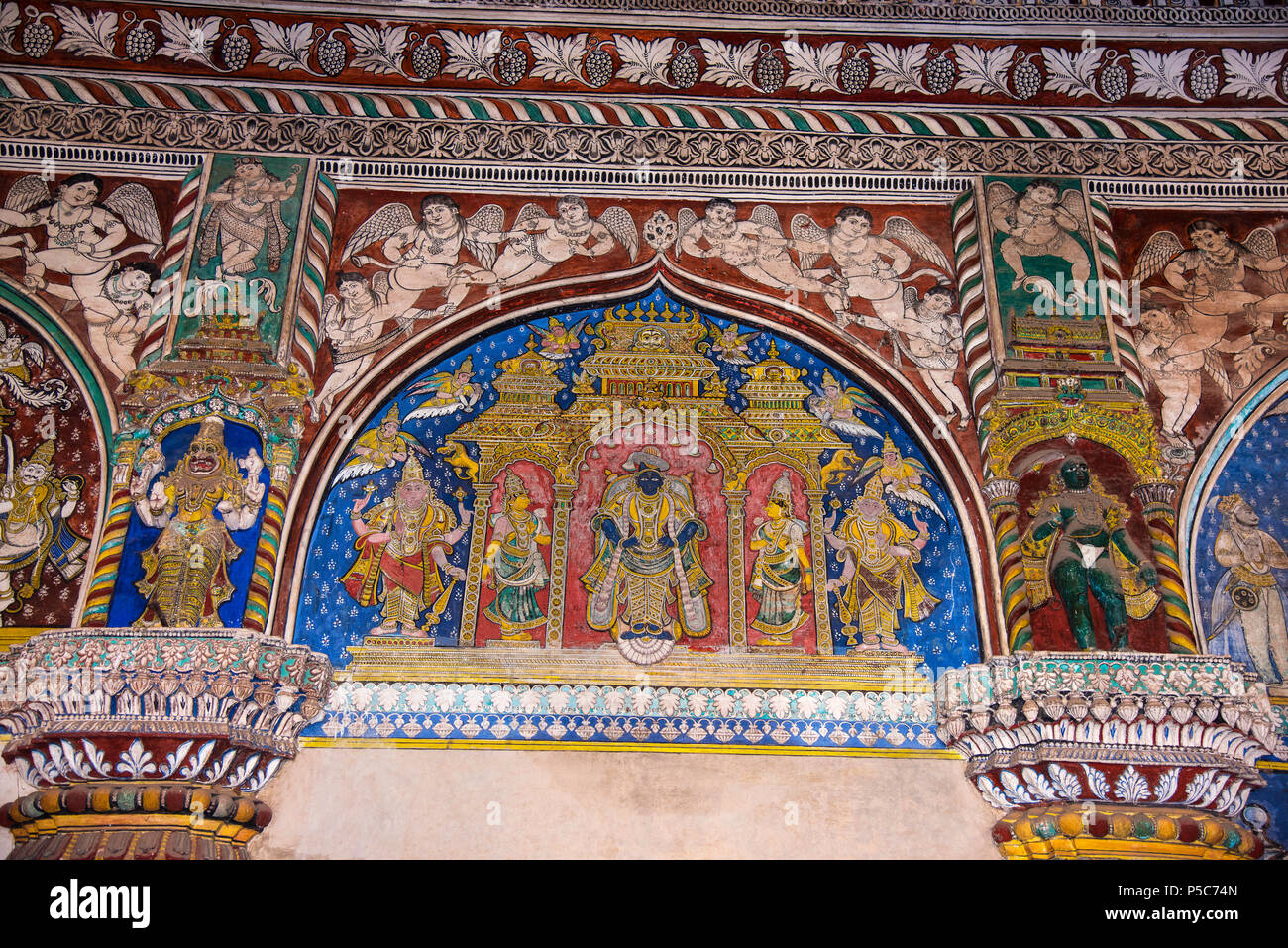 Farbenfrohe Gemälde an der Decke Wand des Darbar Halle des Thanjavur Maratha Palace, Thanjavur, Tamil Nadu, Indien Stockfoto