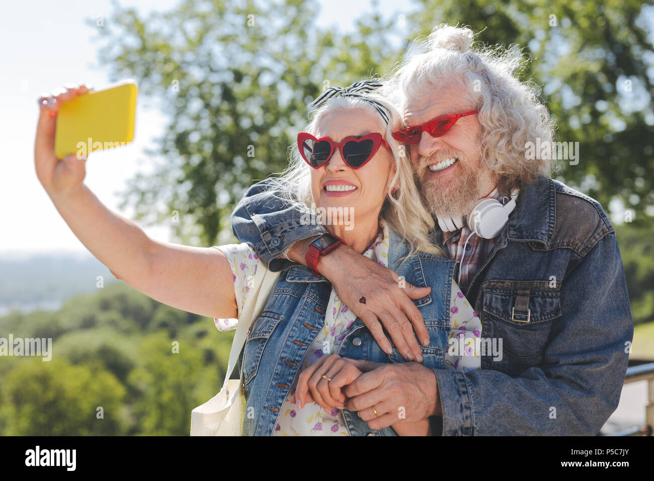 Freuen nette lächelnde Frau Stockfoto