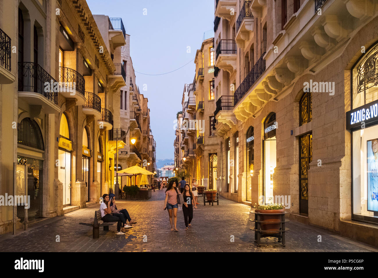 Boutiquen auf der Straße in einem restaurierten Innenstadt von Beirut, Libanon Stockfoto