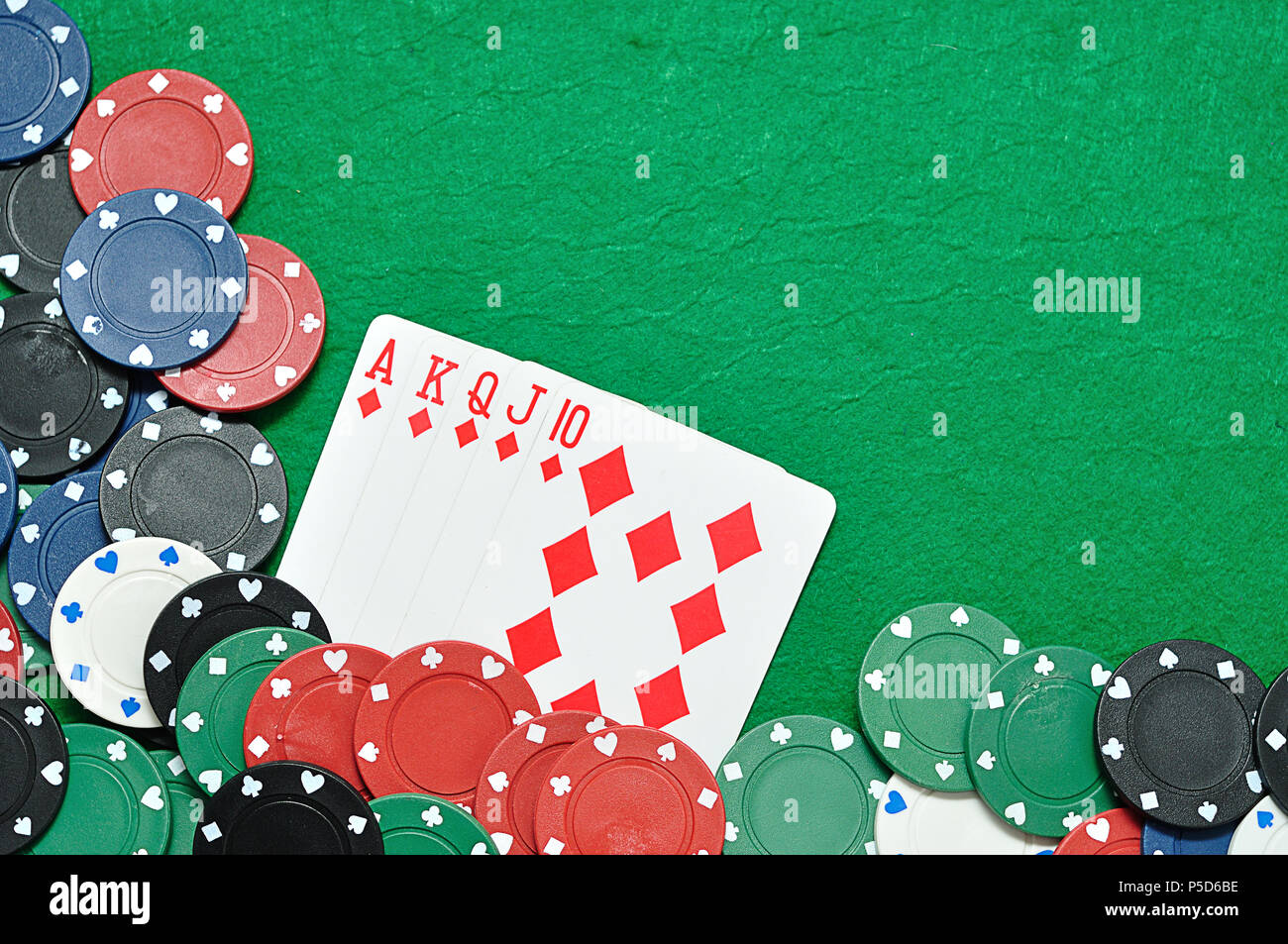 Ein Royal Flush mit Poker chips angezeigt Stockfoto