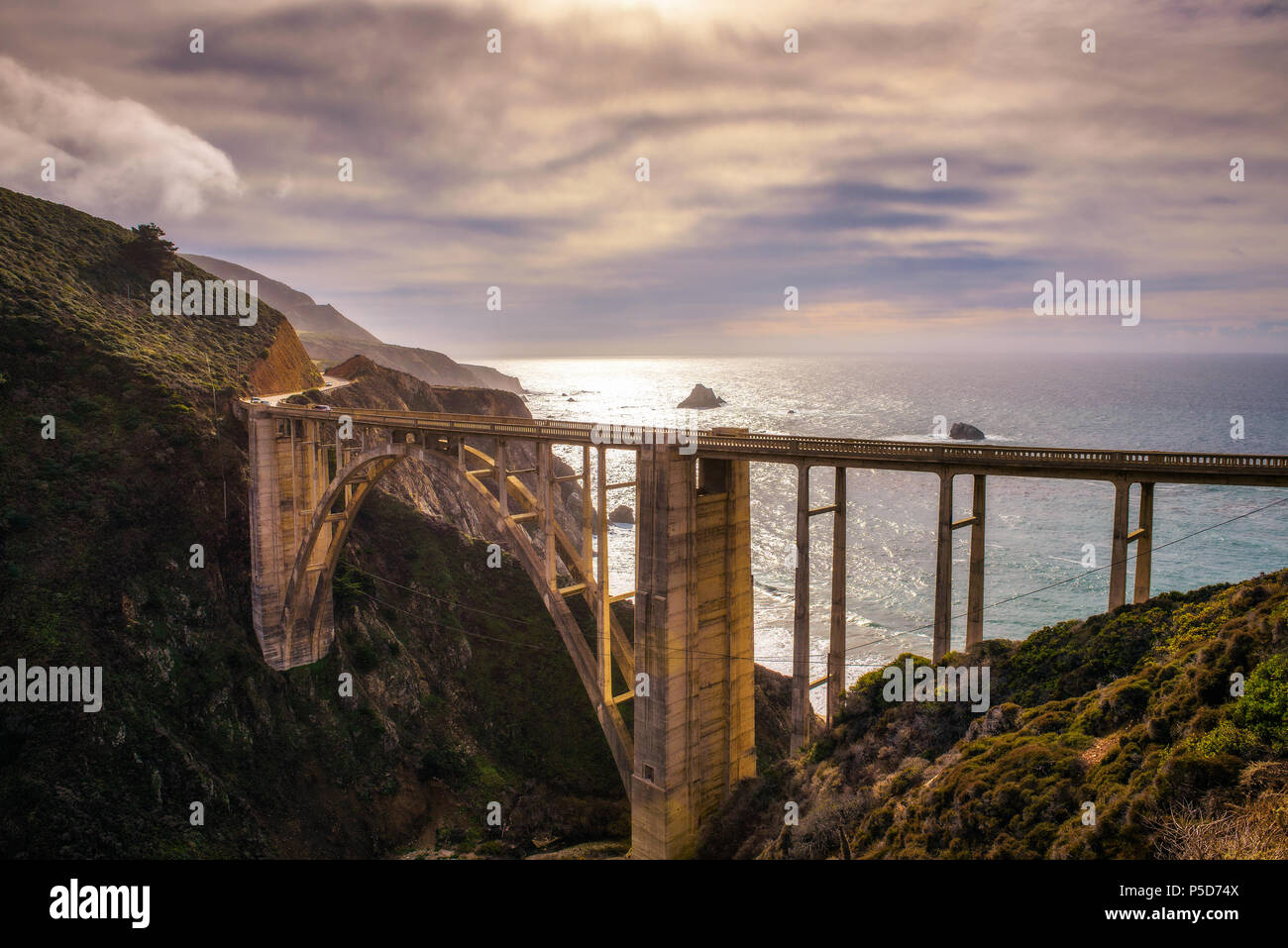 Bixby Bridge und Pacific Coast Highway Stockfoto