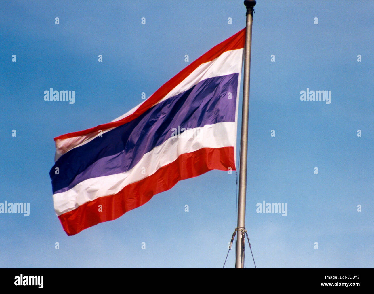 Thailand Flagge auf Flag Pole 2004 Stockfoto