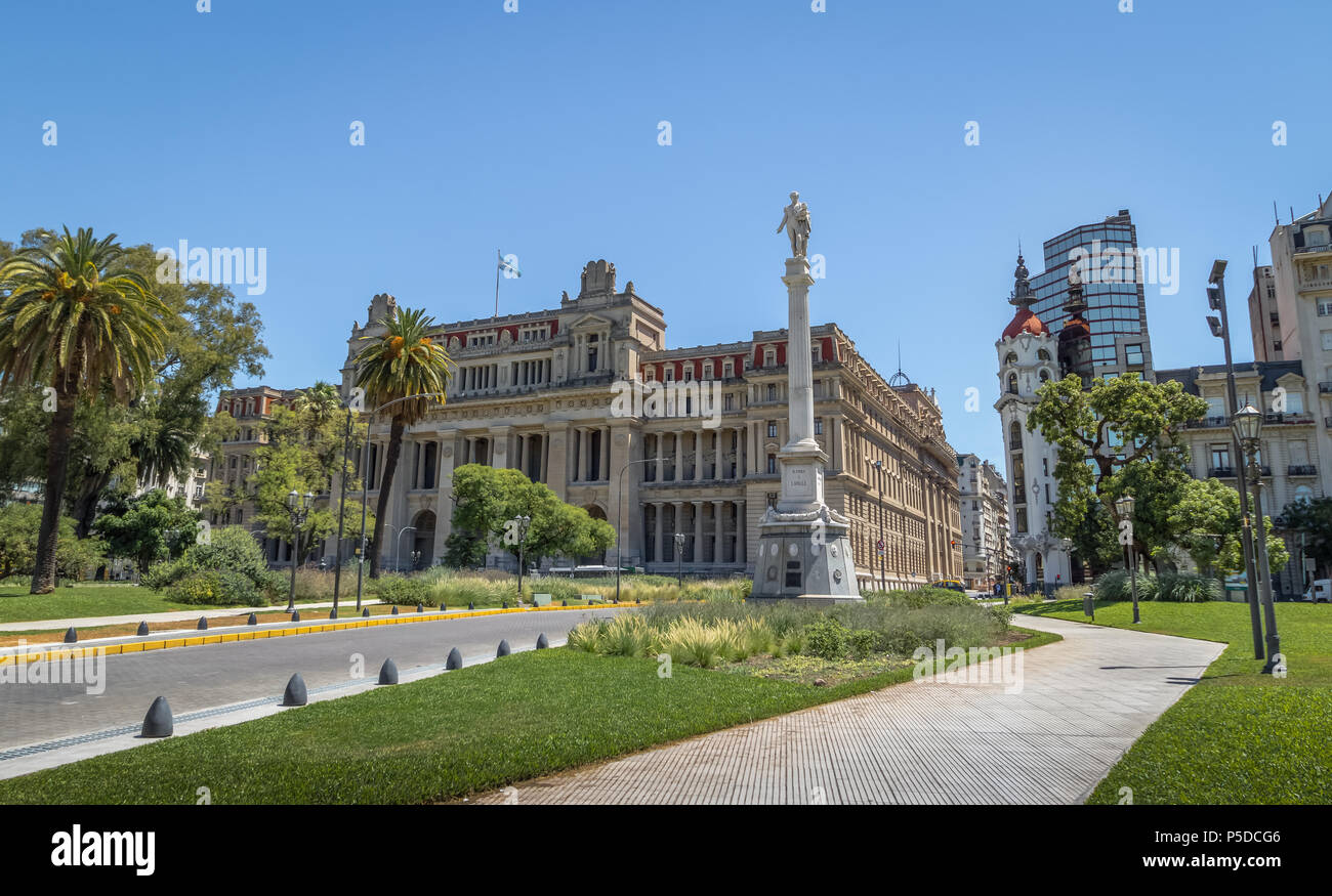 Plaza Lavalle mit Argentinien Supreme Court und Mirador Massue - Buenos Aires, Argentinien Stockfoto