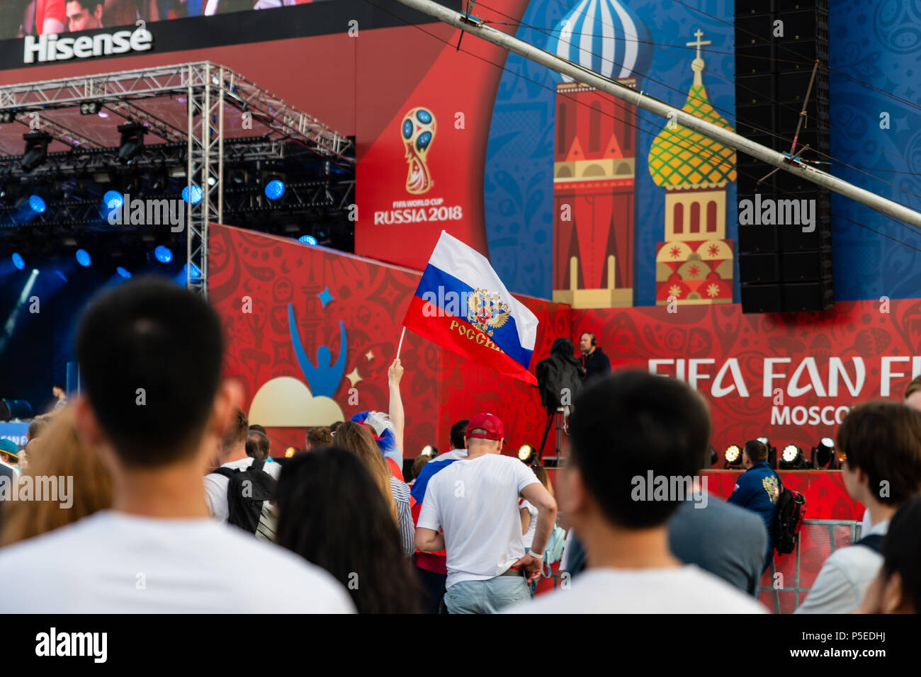 Fans versammeln sich in Russland während der FIFA Fussball-Weltmeisterschaft 2018 Stockfoto