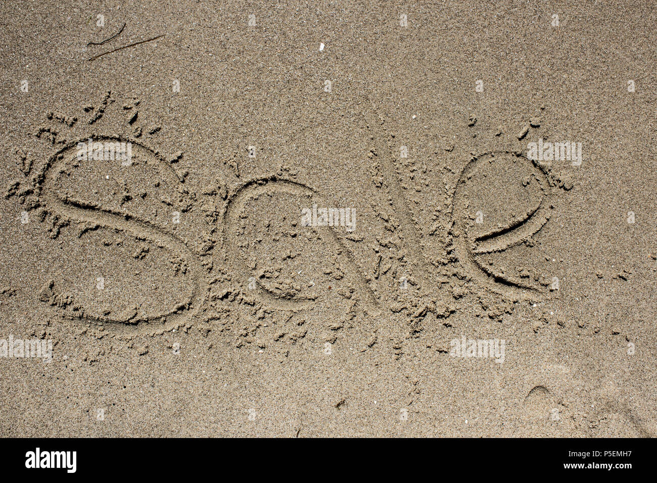 Verkauf. Wort auf den Sand Stockfoto