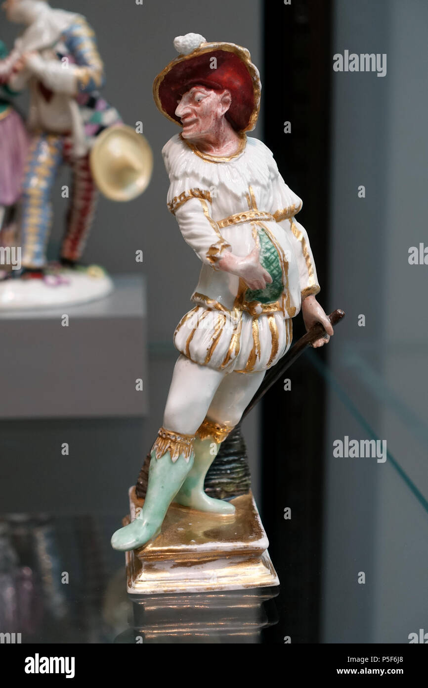 N/A. Englisch: Ausstellung im Wadsworth Atheneum, Hartford, Connecticut, USA. Diese Arbeit ist alt genug, so dass es im. 21 Januar 2016, 13:32:26. Daderot 371 Schauspieler, wahrscheinlich der Kapitän, der Meißner Porzellanmanufaktur, C. 1720-1725, hartporzellan - Wadsworth Atheneum, Hartford, CT-DSC-05323 Stockfoto