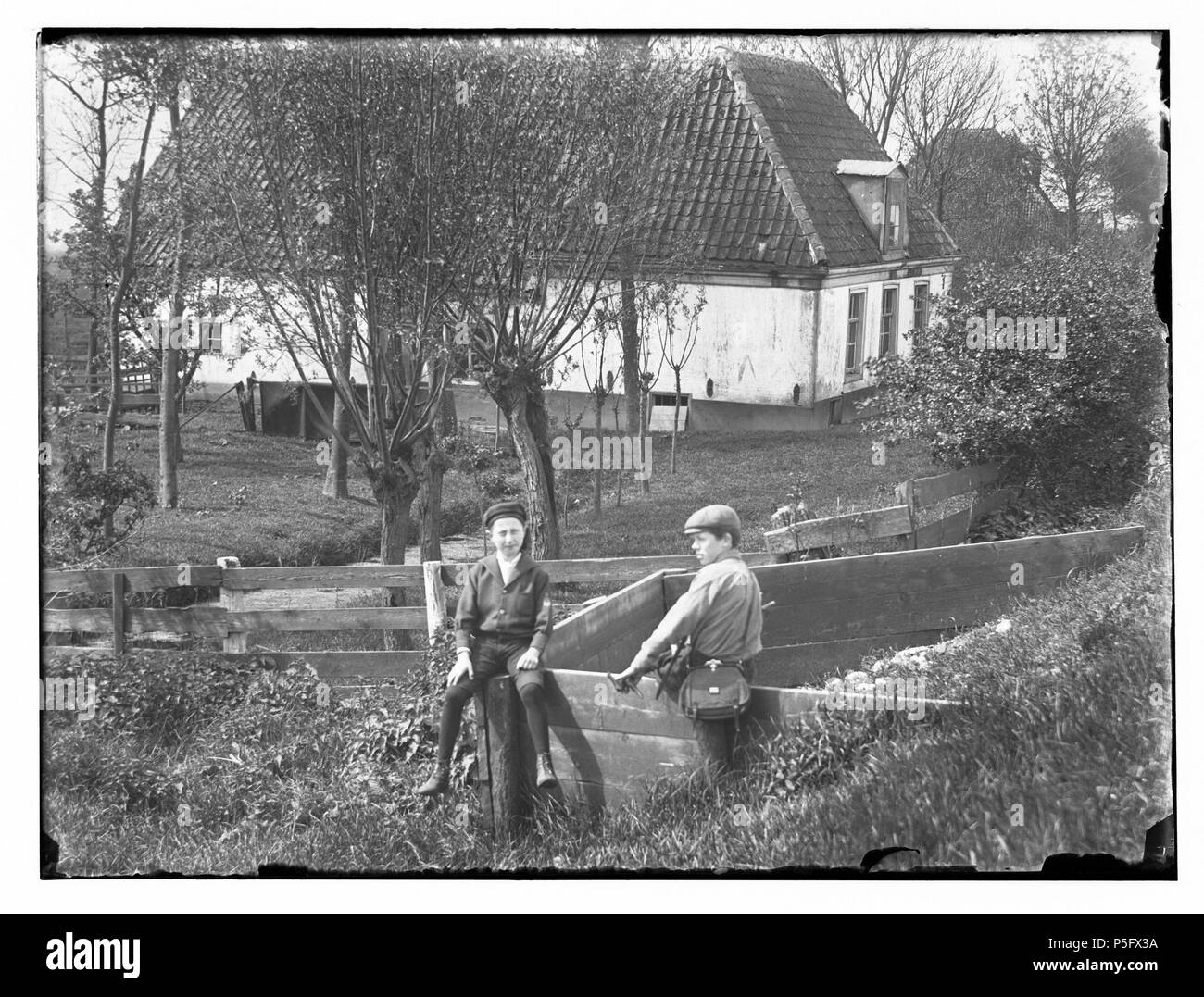 N/A. Deutsch: Beschreibung Bijlmermeer Vermoedelijk Boerehoeve" Lammerenberg aan Oost-Bijlmerpolder. Willem de Koert Hess. Documenttype foto Vervaardiger Olie'', Jacob (1834-1905) Collectie Collectie Jakob Olie Jbz. Datering 16 Mei 1899 Geografische naam Bijlmermeer Inventarissen Http://stadsarchief.amsterdam.nl/archief/10019 Afbeeldingsbestand 010019001220 erzeugt mit Dememorixer. 16. Mai 1899. Jakob Olie (1834-1905) Alternative Namen Jakob Olie Jbz. Jakob Olie Jbzn. Beschreibung der niederländische Fotograf Geburtsdatum / Tod 19. Oktober 1834 25. April 1905 Ort der Geburt / DEAT Stockfoto