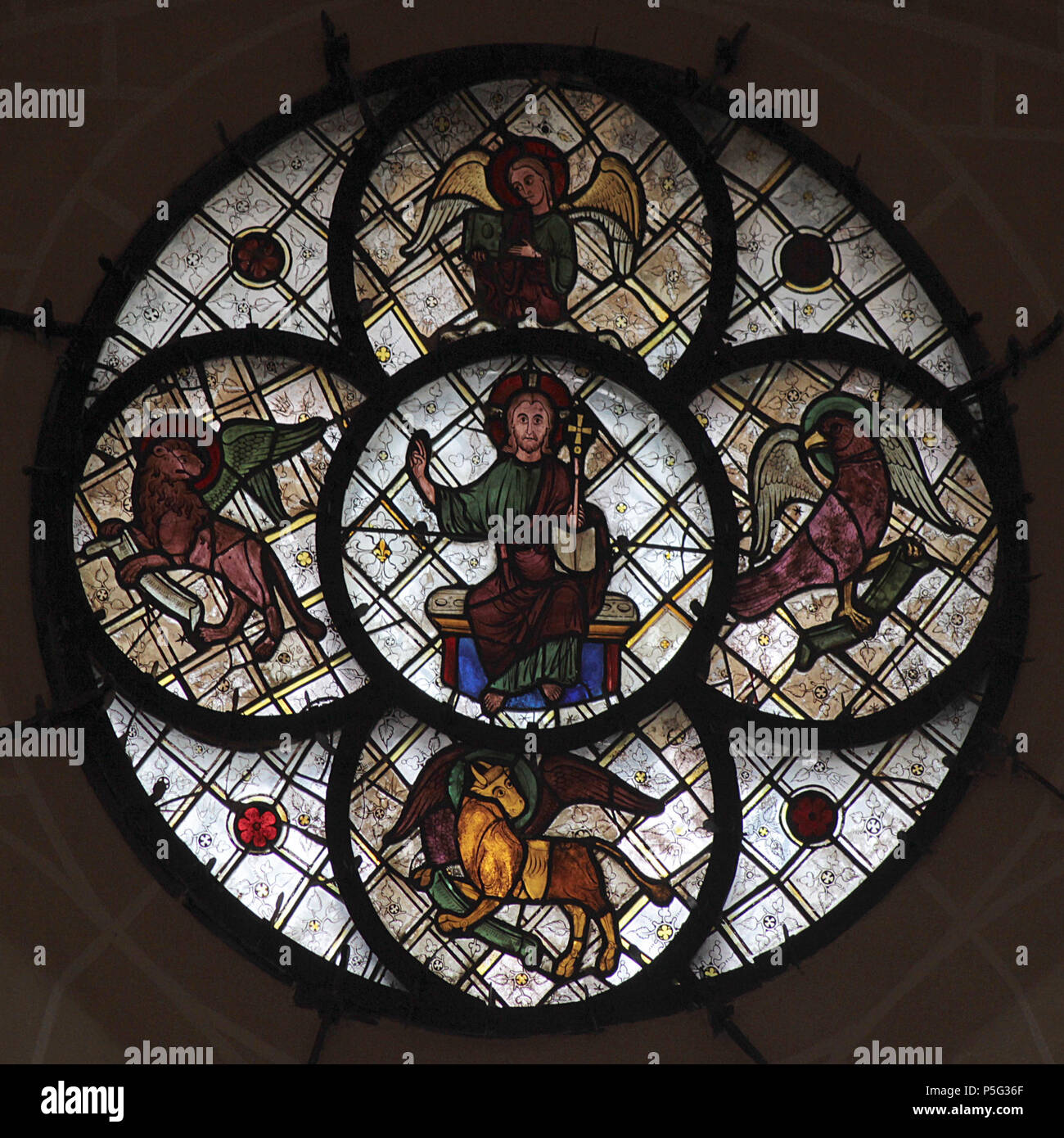 N/A. Vitrail déambulatoire de Chartres - Occulus - Christus et Tétramorphe. Michelet - (Talk) 07:54, 14. Dezember 2016 (UTC) 334 Chartres-026-Occulus Stockfoto