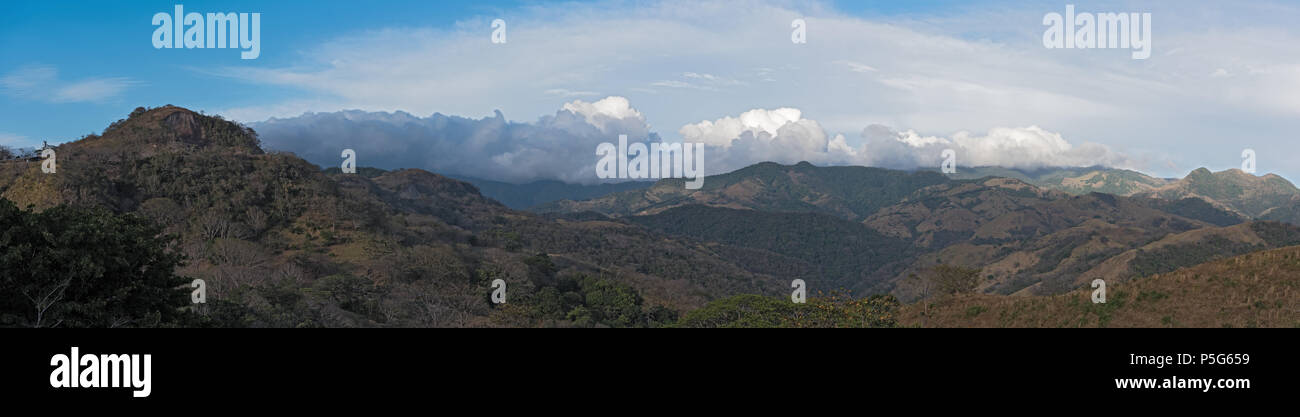Panorama Querformat in Monteverde Cloud Forest Reserve, Costa Rica Stockfoto