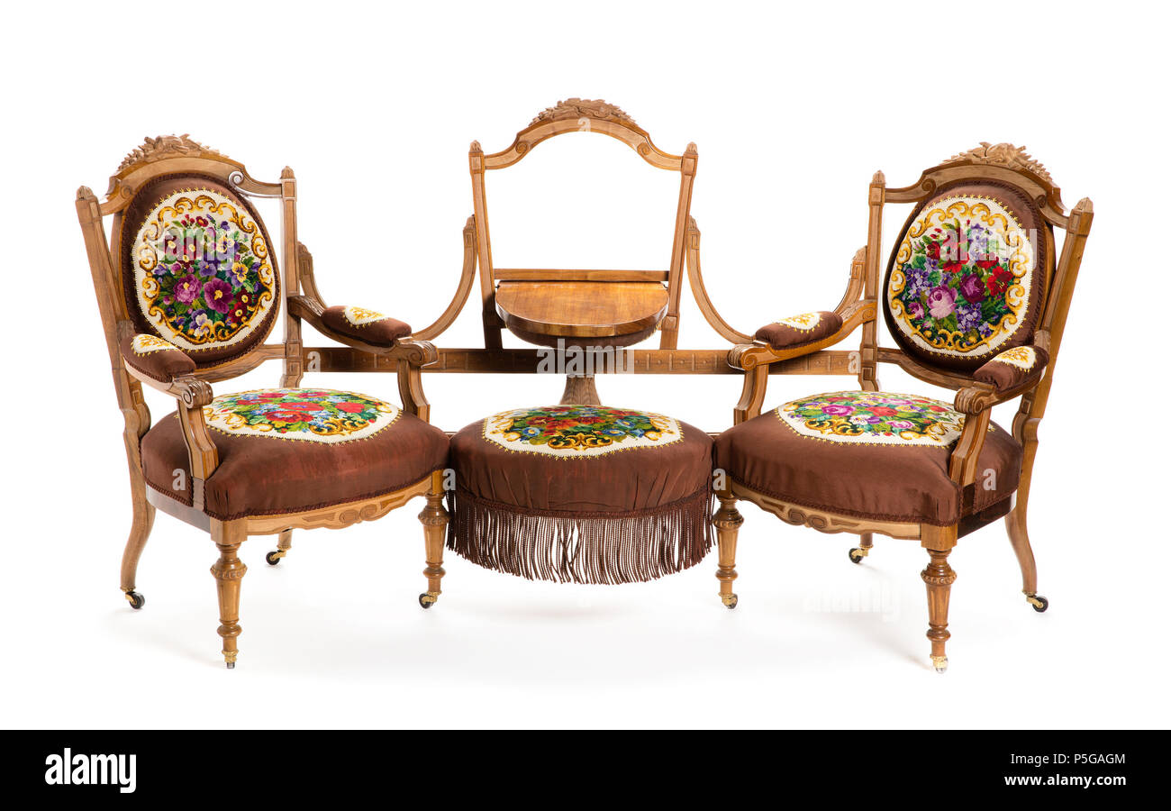 Inv.Nr: Gr. VI: II: A.a.30. 238 Broderad soffa Med nedfällbart Bord, 1873 - Hallwylska museet - 108479 Stockfoto