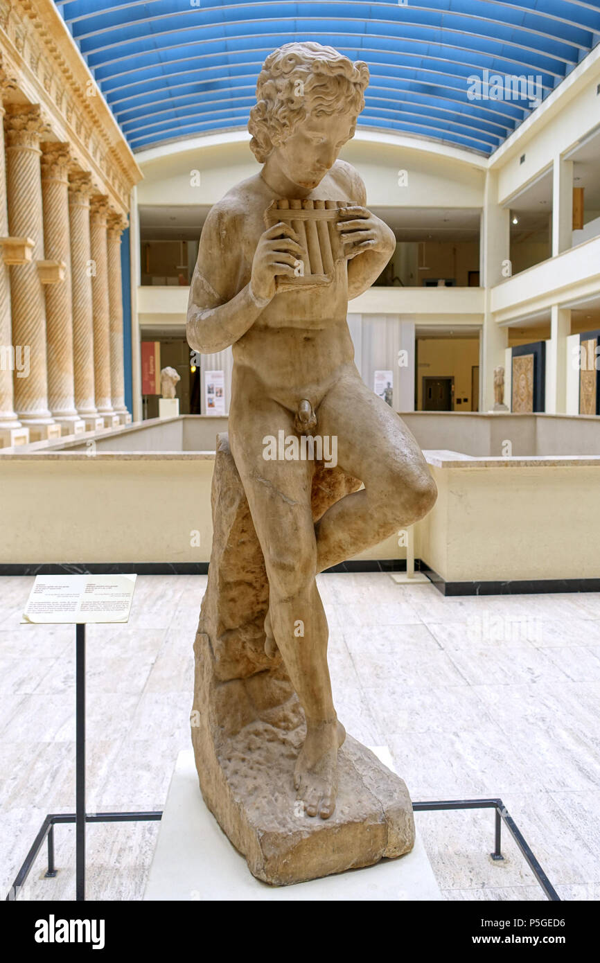 N/A. Englisch: Ausstellung im Cinquantenaire Museum - Brüssel, Belgien. 22 April 2016, 08:30:33. Daderot 412 Daphnis, römische Kopie von einer Gruppe aus dem 2. Jahrhundert n. Chr., vielleicht aus Italien, Marmor - Cinquantenaire Museum - Brüssel, Belgien - DSC 09041 Stockfoto