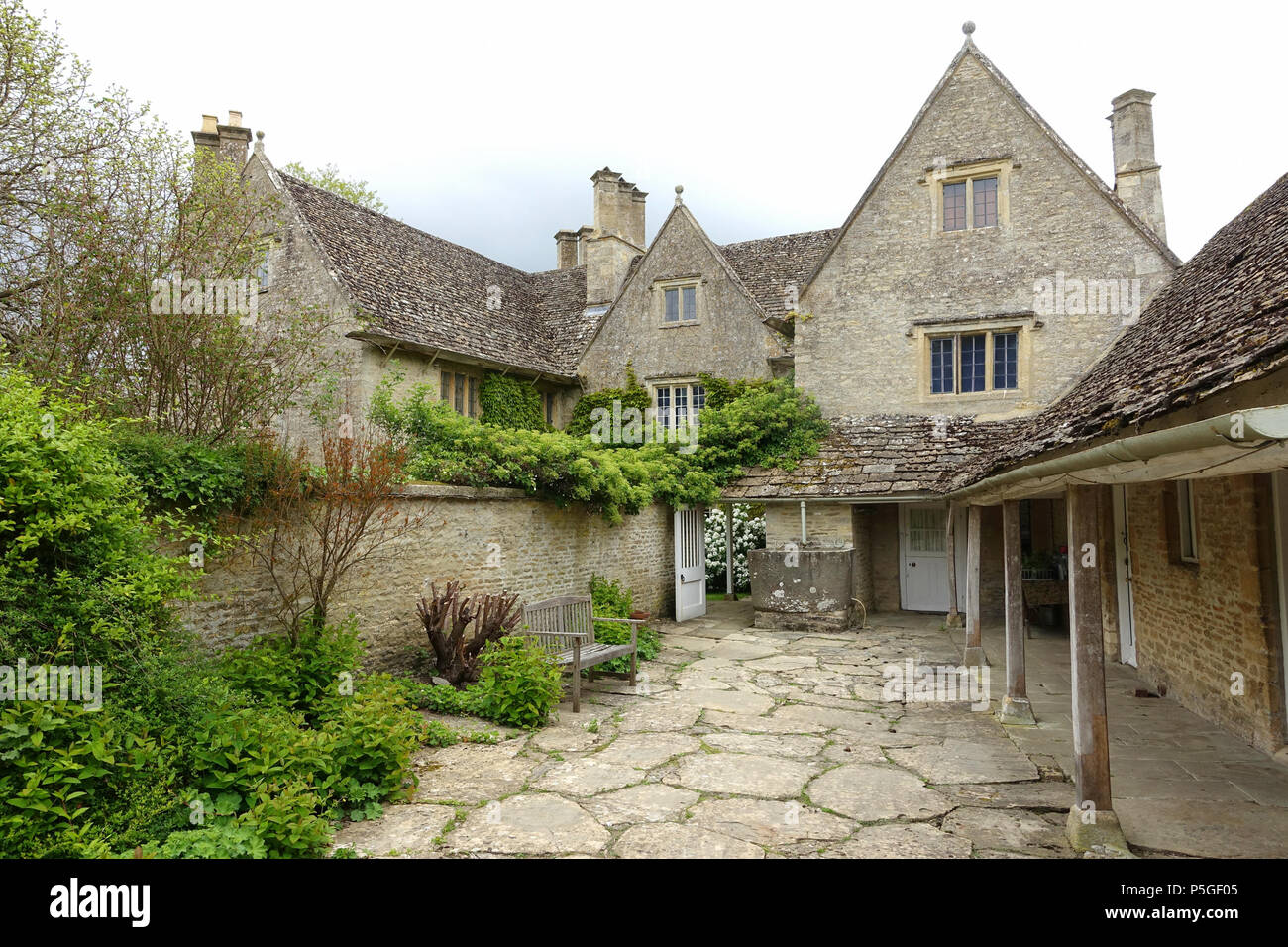 N/A. Englisch: Kelmscott Manor - Oxfordshire, England. 25 Mai 2016, 08:48:51. Daderot 387 Hof - Kelmscott Manor - Oxfordshire, England - DSC00147 Stockfoto