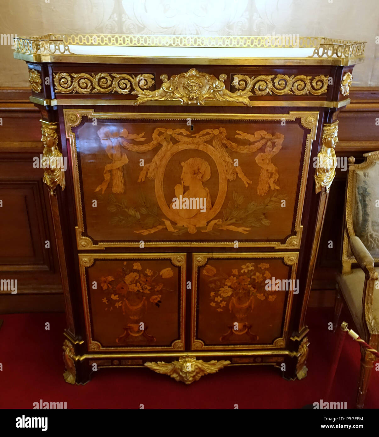 N/A. Englisch: Los im Waddesdon Manor - Buckinghamshire, England. 8 Juni 2016, 07:44:24. Daderot 546 Fallen - Rezeption von Jean-Henri Riesener, Paris, C. 1777-1806 - Waddesdon Manor - Buckinghamshire, England - DSC 07668 Stockfoto