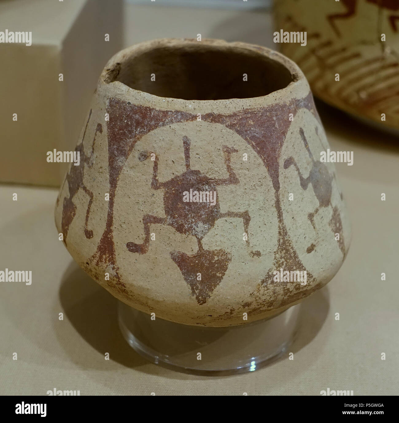 N/A. Englisch: Ausstellung im Dallas Museum für Kunst, Dallas, Texas, USA. 7 Mai 2017, 15:09:16. Daderot 227 Schüssel, Hohokam Kultur, Arizona, C. 850 bis 1.000 AD, Keramik - Dallas Museum für Kunst-DSC-04542 Stockfoto