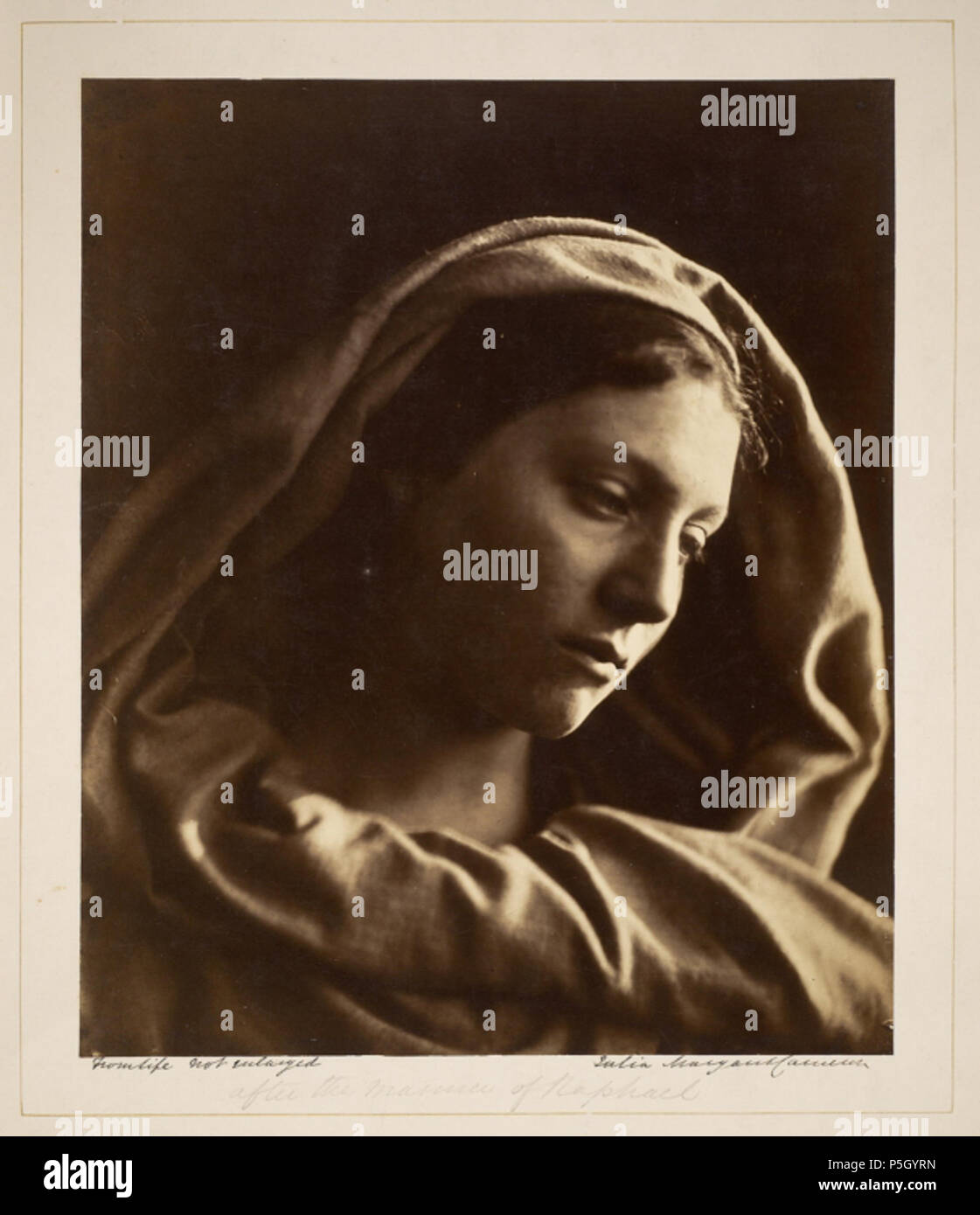 N/A. Englisch: ''Mary Mutter" (Mary Hillier), 'albumen Print, der britische Fotograf Julia Margaret Cameron. 33.655 cm x 27,94 cm (13 1/4 in. x 11 in.). Mit freundlicher Genehmigung von der Yale University Art Gallery, Yale University, New Haven, Anschl. 23. April 2011. Julia Margaret Cameron (1815 - 1879) Alternative Namen Julia Margaret Pattle Pattle; Julia Margaret Cameron, Julia M.; Julia Margaret Cameron geb.; Julia Margaret Pattle nee Pattle Beschreibung britische Fotograf Geburtsdatum / Tod 11 Juni 1815 vom 26. Januar 1879 Ort der Geburt / Todes Kalkutta, Indien Kalutara, Ceylon Authority Control: Stockfoto