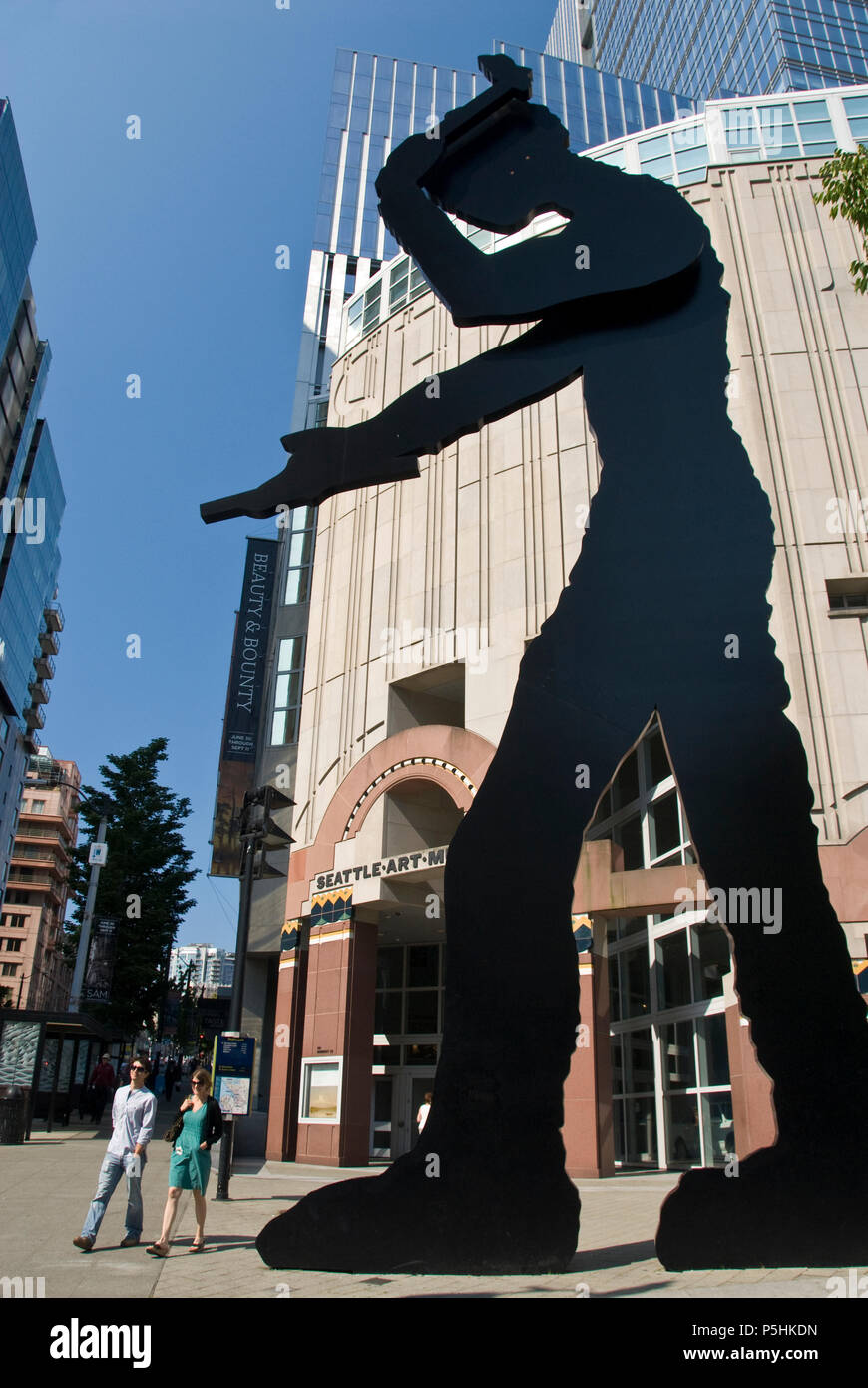 "Hämmern" ist ein 48-Fuß-hohen Stahl öffentliche Kunstwerke von Jonathan Borofsky vor der Seattle Art Museum. Stockfoto