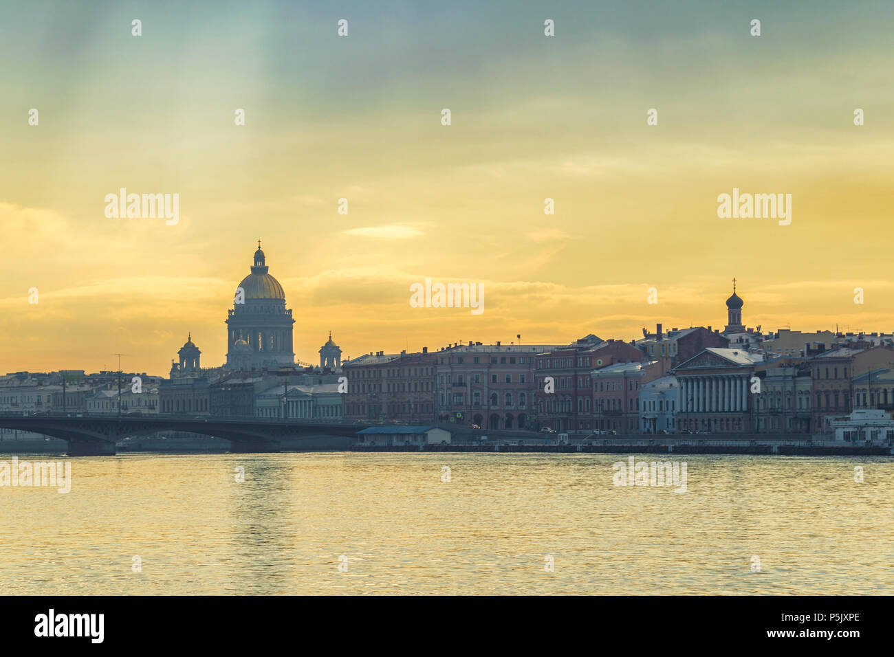 Sankt Petersburg City Skyline bei St. Isaac Kathedrale, St. Petersburg, Russland Stockfoto