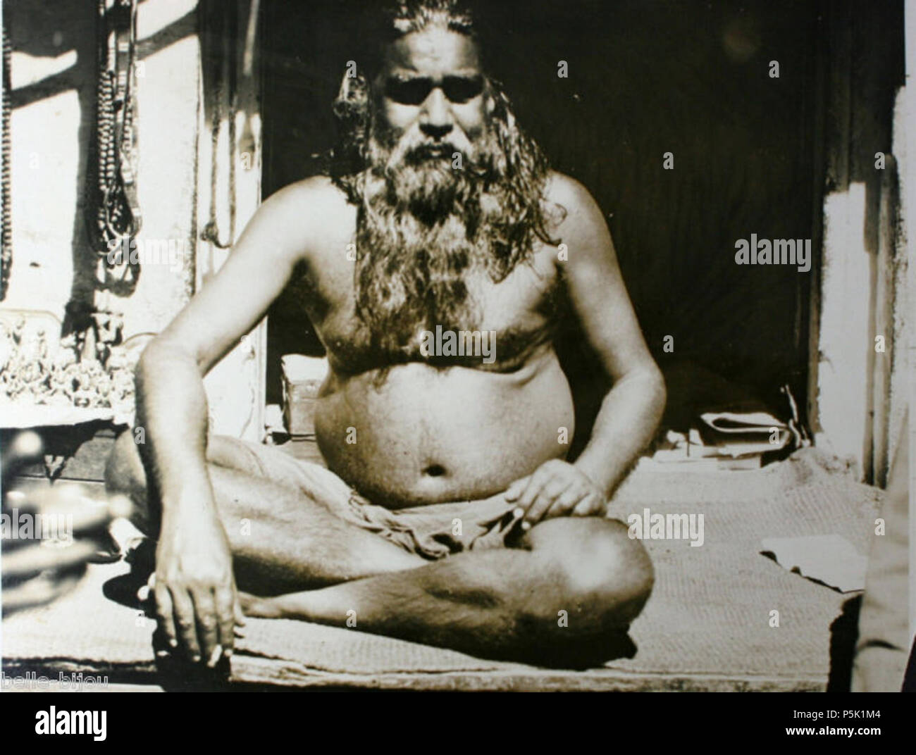 N/A. Englisch: 1929 Foto eines heiligen Mannes in Benares. 1929. Unbekannt 32 1929 Foto eines heiligen Mannes in Benares Stockfoto