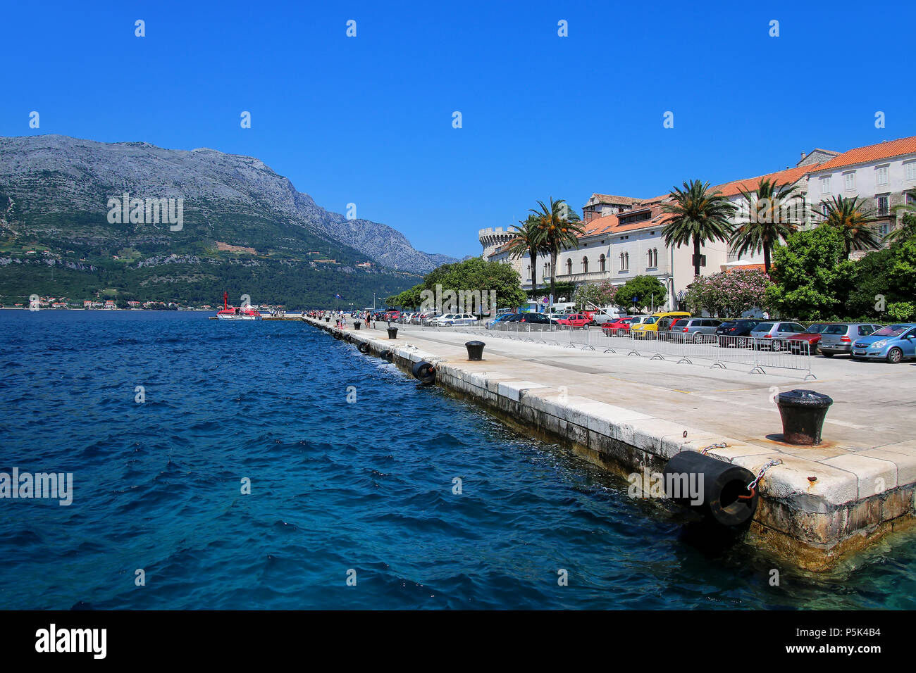 Pier von alte Stadt Korcula, Kroatien. Korcula ist eine historische Festungsstadt an der geschützten Ostküste der Insel Korcula Stockfoto