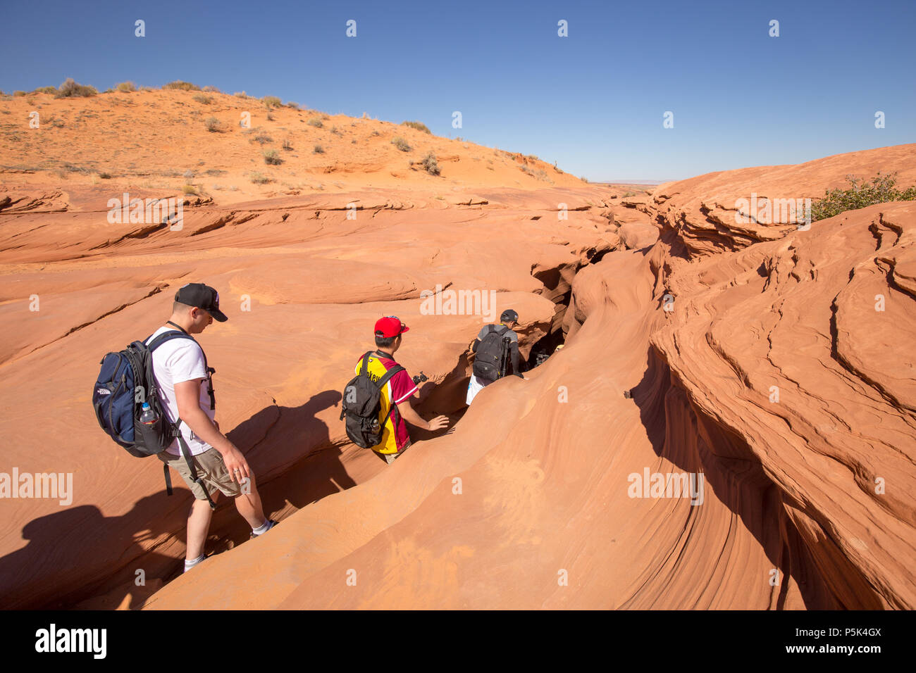 SEPTEMBER 17, 2016 - Seite, Arizona: Eine Gruppe von Touristen ist die Eingabe von berühmten Antelope Canyon in der Nähe der historischen Stadt Page am Lake Powell, Arizona, USA Stockfoto