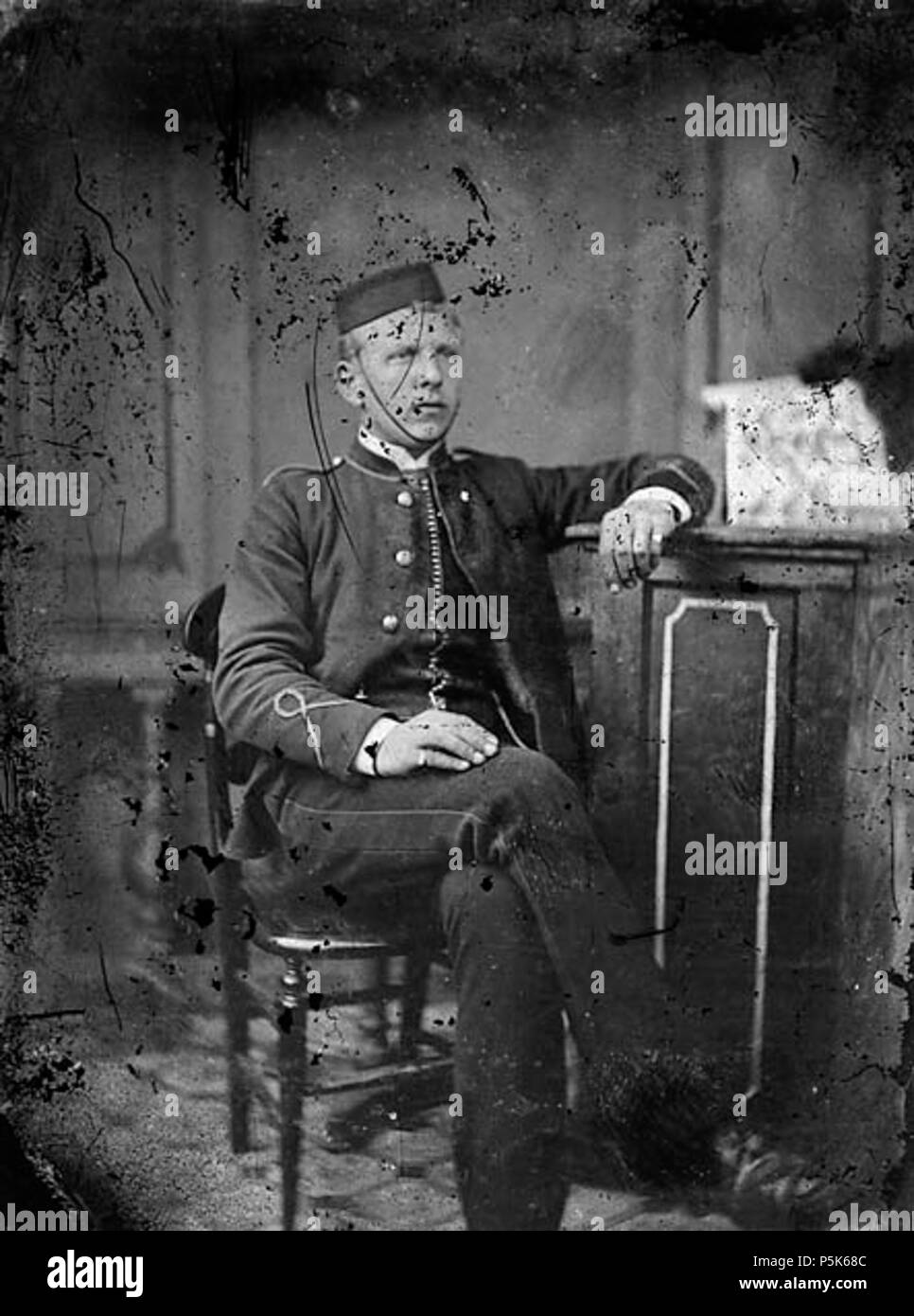 [Ein junger Mann in Uniform] [Graphic].. 1 Negativ: Glas, nassen Collodium, b&w; 10 x 8,5 cm. ca. 1875. Thomas, John, 48 ein junger Mann in Uniform NLW 3364655 Stockfoto