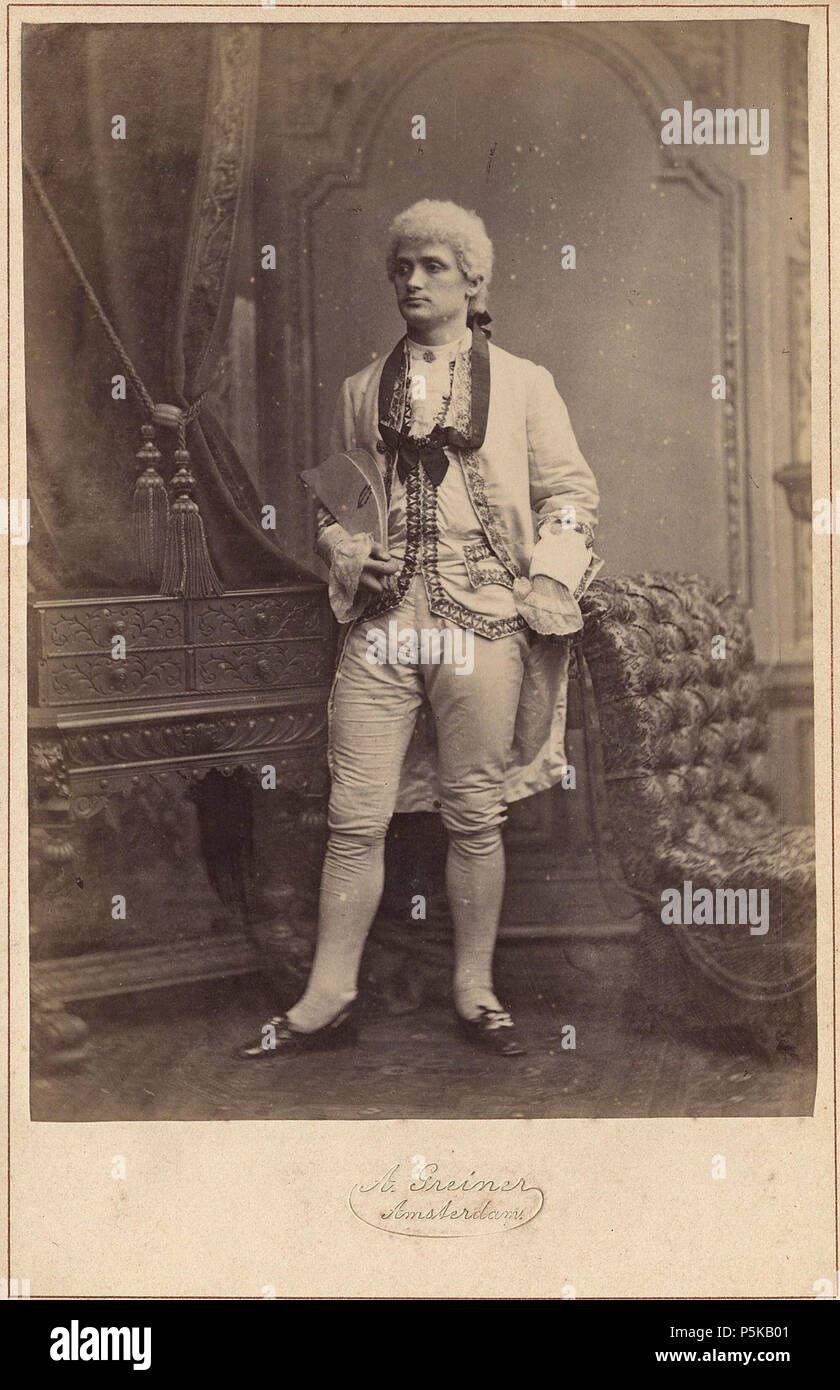 N/A. Deutsch: Beschreibung Portret van een onbekende Mann, zehn voeten uit achttiende-eeuws Tenue met steek Mogelijk Akteure. Documenttype foto Vervaardiger Greiner, Albert (1833-1890) Collectie Collectie Stadsarchief Amsterdam: kabinetfoto Datering's 1880 Ca. t/m 1890 Ca. Inventarissen Http://archief.amsterdam/archief/10005/1994 Afbeeldingsbestand 010005001994. 1880 Ca. t/m 1890 Ca.. Greiner, Albert (1833-1890) 73 Albert Greiner Afb 010005001994 Stockfoto