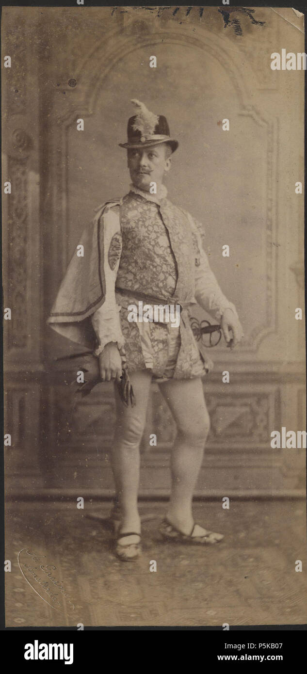 N/A. Deutsch: Beschreibung Portret van onbekende Mann in musketierskostuum, zehn voeten uit, Mogelijk een Akteure von operazanger Documenttype foto Vervaardiger Greiner, Albert (1833-1890) Collectie Collectie Stadsarchief Amsterdam: kabinetfoto Datering's 1880 Ca. t/m 1890 Ca. Inventarissen Http://archief.amsterdam/archief/10005/2005 Afbeeldingsbestand 010005002005. 1880 Ca. t/m 1890 Ca.. Greiner, Albert (1833-1890) 73 Albert Greiner Afb 010005002005 Stockfoto
