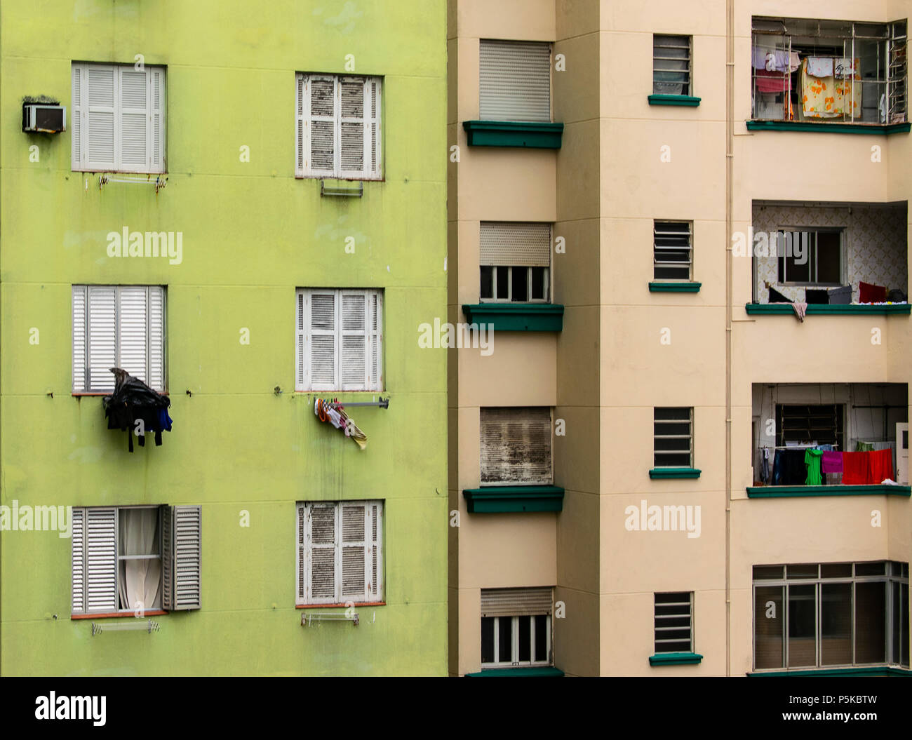 Alte vintage apartment building blocks, Windows Muster Stockfoto