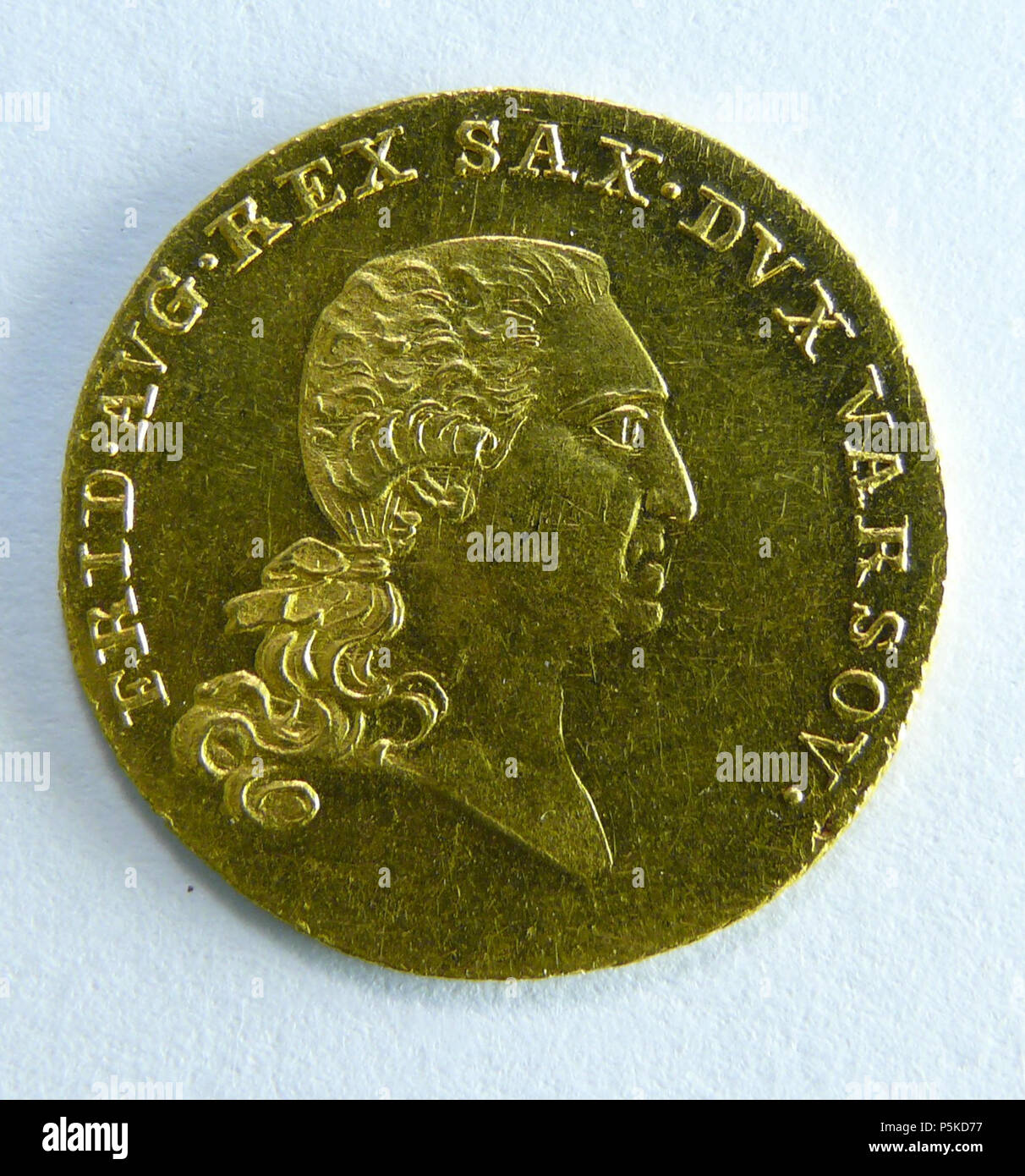 N/A. Ksistwo Warszawskie, Dukat (18), zotych Mennica w Warszawie, 1812, Zoto, bity, r. 22, 2 mm; waga 3,49 g, A: gowa Fryderyka Augusta IV Wettina - prawy Profil, Wosy (peruka) dugie, zwizane z tyuwstk. w otoku napis: "FRID. AUG. REX SAX. DUX VARSOV. 1812. Unbekannt 66 AGAD Dukat awers Fryderyka Augusta Stockfoto