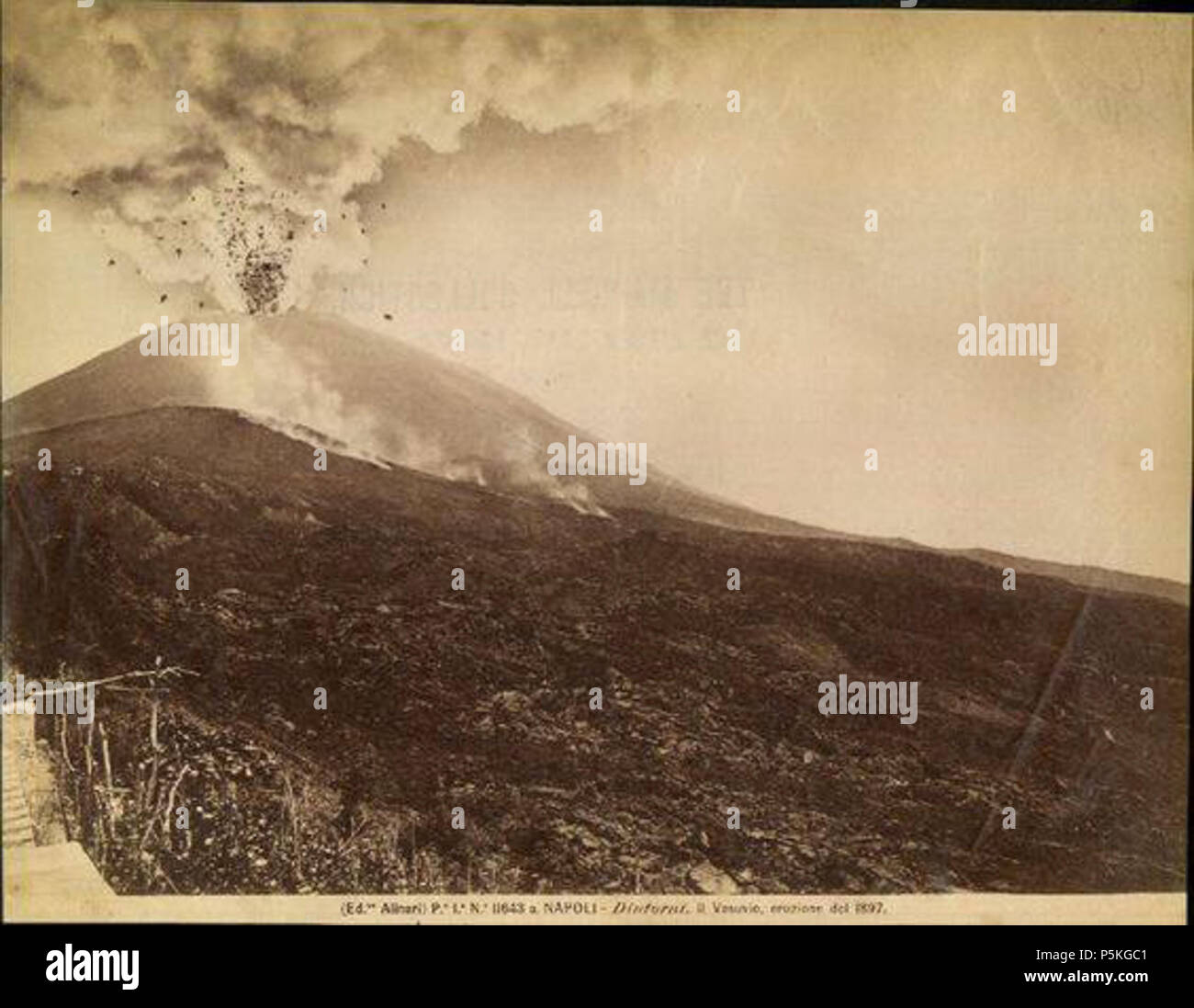 N/A. Italiano: Fratelli Alinari - "Napoli, Dintorni - Vesuvio eruzione del 1897". Catalogo n° 11643. 1897. Fratelli Alinari 85 Alinari 11643 - Vesuvio eruzione 1897 Stockfoto