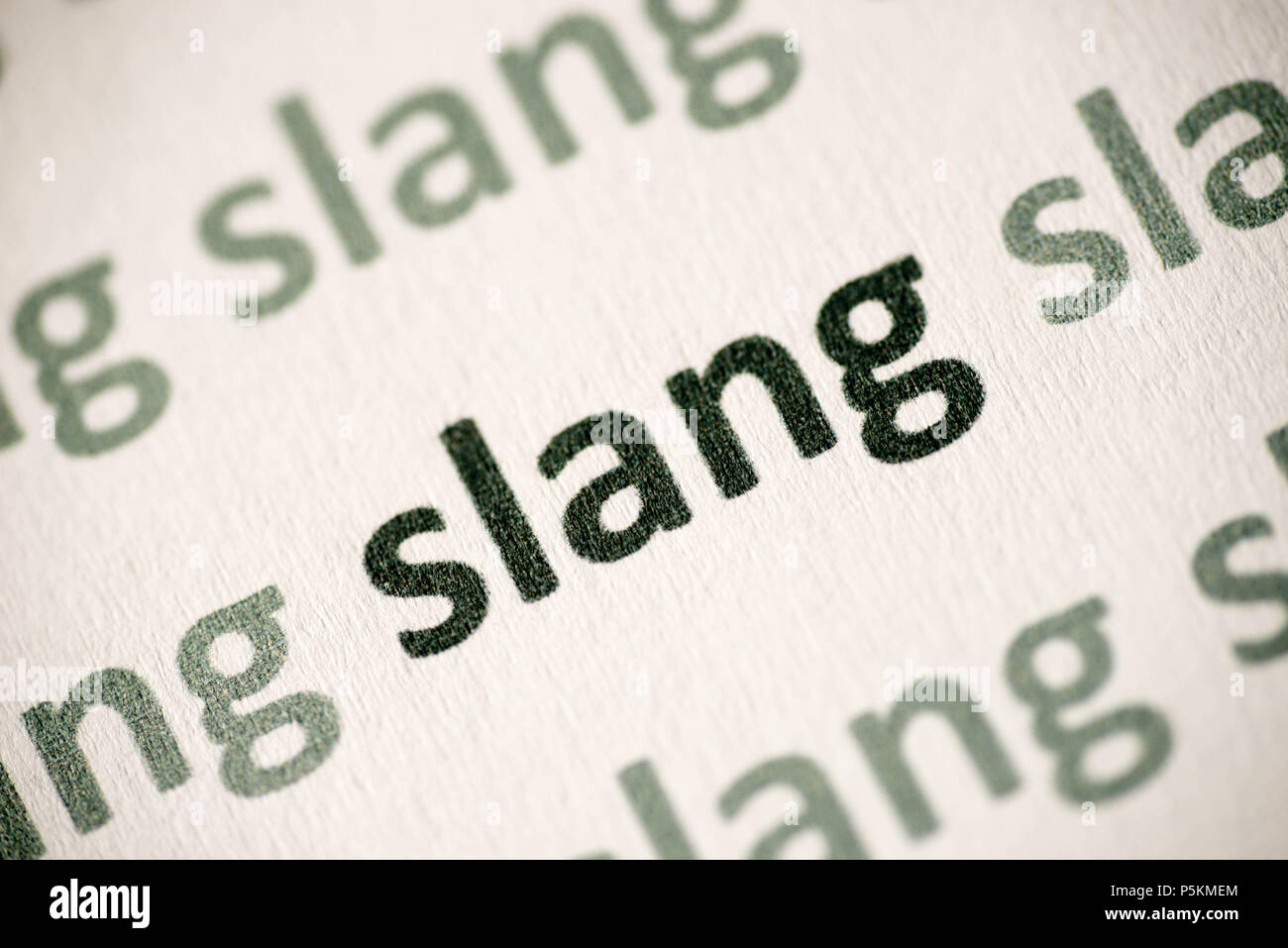 Wort slang auf weißem Papier Makro gedruckt Stockfoto