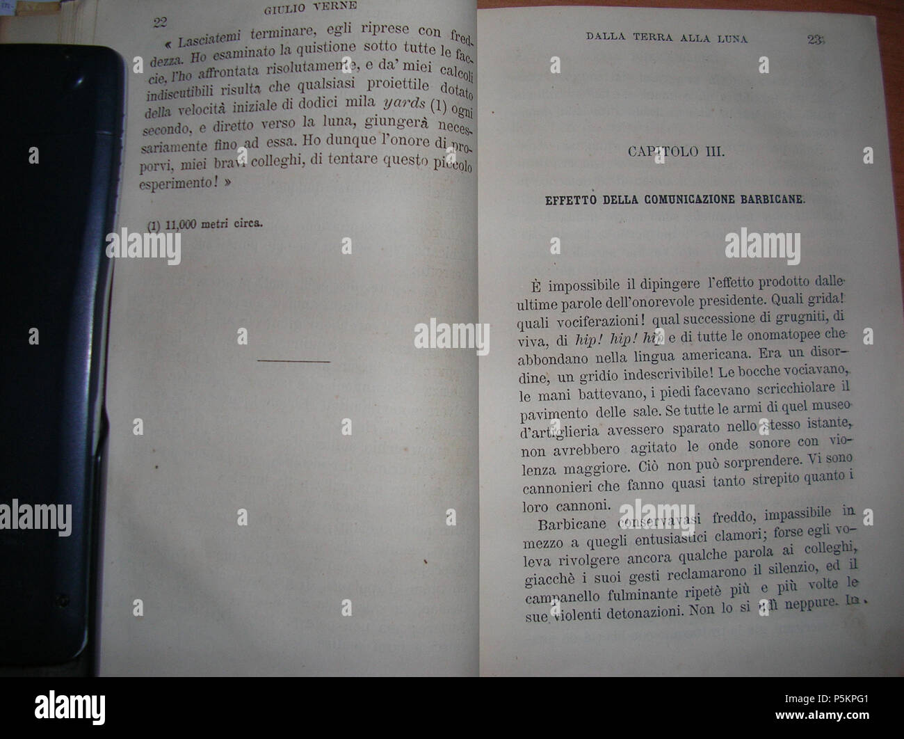 N/A. Foto aus dem Buch "alla Terra Alla Luna', 1880 gedruckt. 1865. Jules Verne (1828 - 1905) Alternative Namen Jules Gabriel Verne Beschreibung französischer Schriftsteller Geburtsdatum / Tod vom 8. Februar 1828 24. März 1905 Ort der Geburt / Todes Nantes Amiens Arbeit Periode 1850-Authority control: Q 33977 VIAF: 76323989 ISNI: 0000 0001 2140 0562 ULAN: 500253402 79064013 LCCN: n NLA: 35580378 WorldCat 407 Dalla Terra alla Luna Pag 22./23. Stockfoto