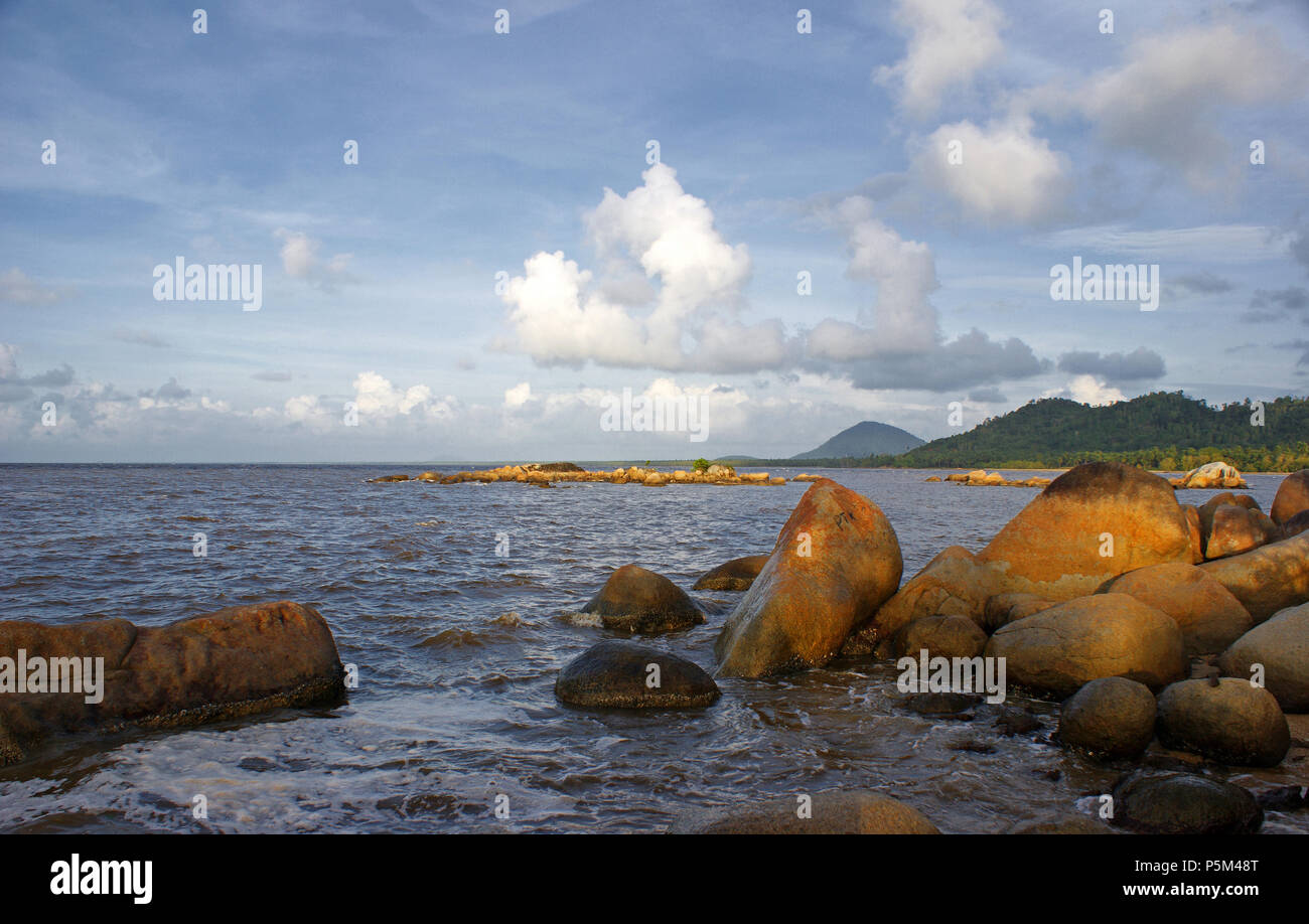 Pantai Batu Burung Strand, Singkawang, West Kalimantan, Indonesien Stockfoto