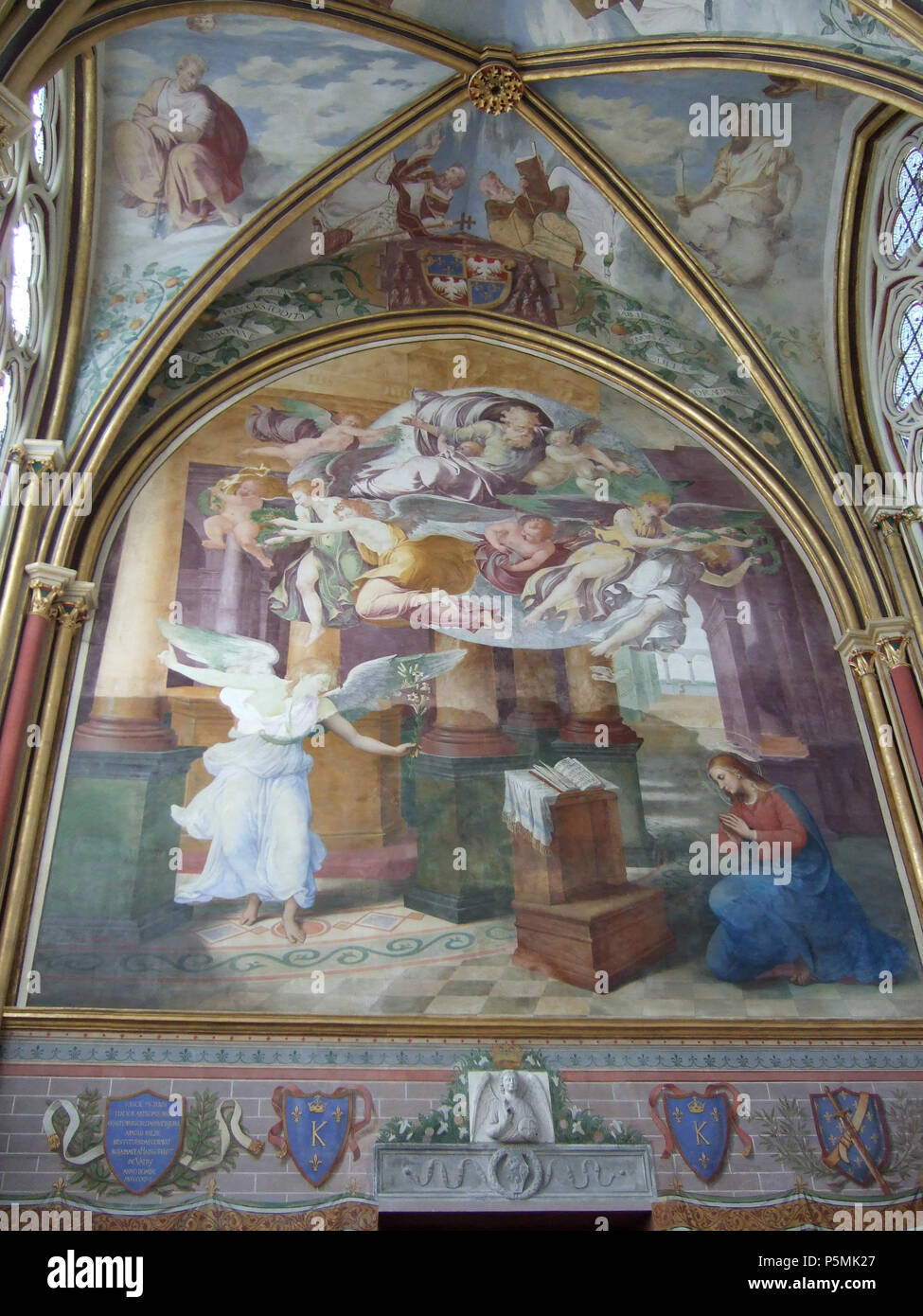 Die Verkündigung. Englisch: Engel aus einer Verkündigungsszene; der obere Teil des Freskos wurde 1541 durch Primaticcio und seiner Werkstatt gemalt; die dunkleren, untere Teil von Paul Balze 1875 restauriert (1815-1884) - 6. Die Muttergottes Kapelle von Chaalis Abtei. Français: Annonciation: la Partie supérieure de La Fresque est l'oeuvre du Primatice et de son Atelier en 1541, sur une Bestellen du Kardinal Joseph d'Este; la Partie inférieure, plus düster, est une Restauration de Paul Balze (1815-1884) en 1875-1876. Revers de la façade de la Chapelle Sainte-Marie de l'Abbaye de Chaalis. N/A 322 Chaali Stockfoto