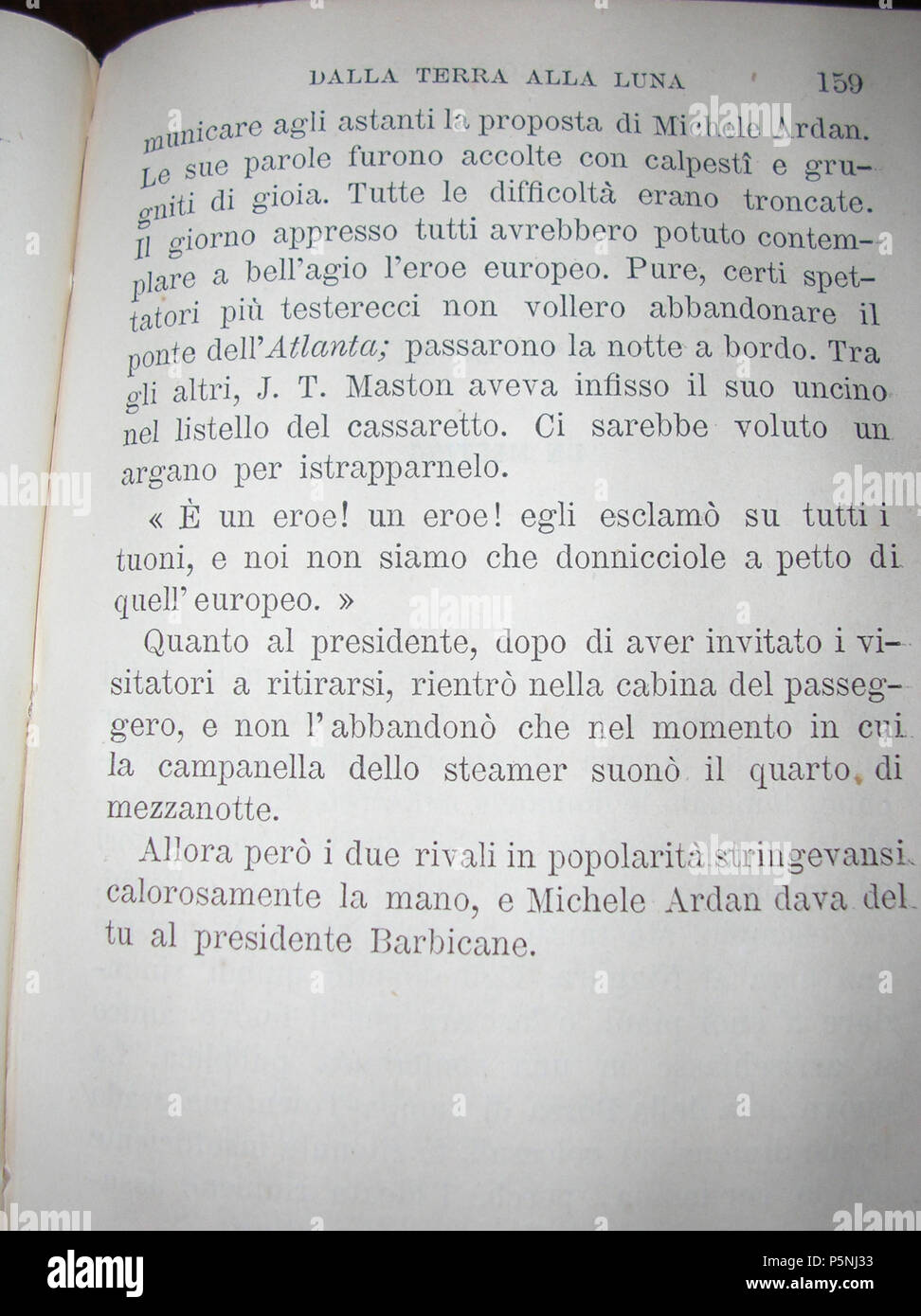 N/A. Foto aus dem Buch "alla Terra Alla Luna', 1880 gedruckt. . Jules Verne (1828 - 1905) Alternative Namen Jules Gabriel Verne Beschreibung französischer Schriftsteller Geburtsdatum / Tod vom 8. Februar 1828 24. März 1905 Ort der Geburt / Todes Nantes Amiens Arbeit Periode 1850-Authority control: Q 33977 VIAF: 76323989 ISNI: 0000 0001 2140 0562 ULAN: 500253402 79064013 LCCN: n NLA: 35580378 WorldCat 406 Dalla Terra alla Luna - 159 Stockfoto