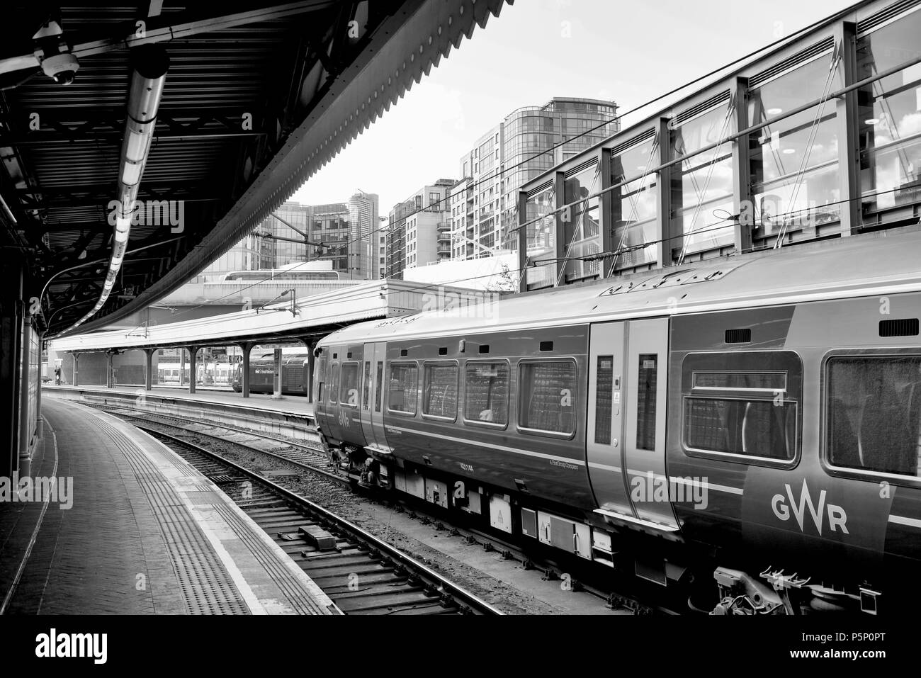 GWR elektrische Zug am Bahnhof London Paddington Stockfoto