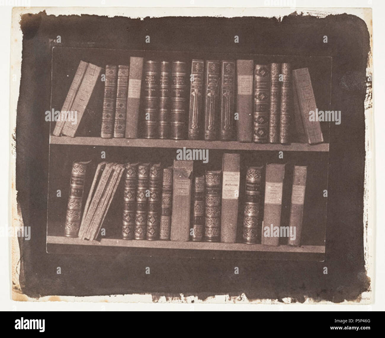 Working Title/Artist: eine Szene in einer Bibliothek Abteilung: Fotos Kultur/Zeit/Ort: HB/TOA Datum Code: Arbeiten Datum: 1843-44 Fotografie von Mma, digitale Datei DP 136270.tif von Film und Medien (jnc) 10 10 07 46 eine Szene in einer Bibliothek retuschiert von Henry Fox Talbot Stockfoto