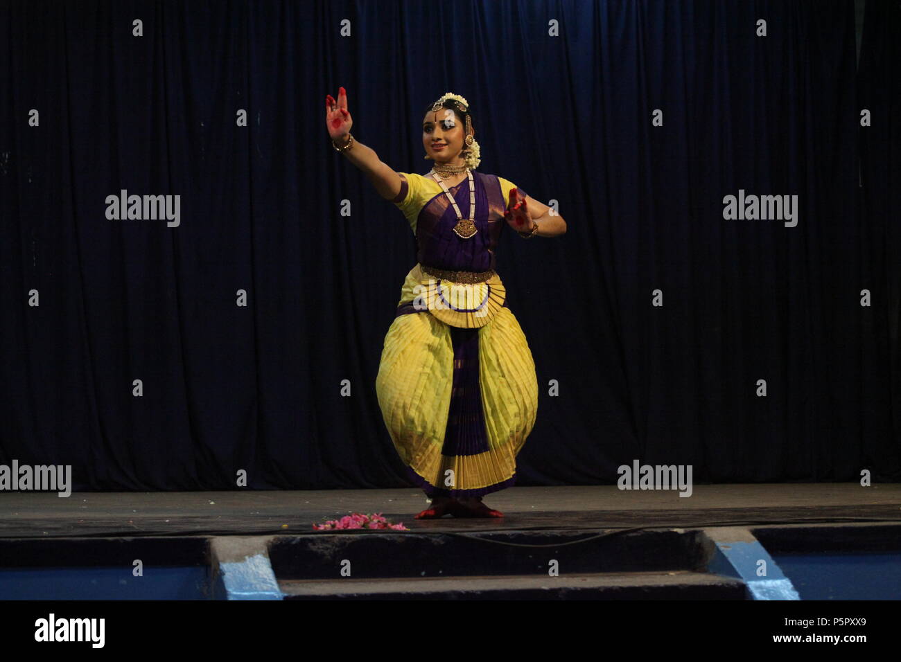 Bharathya natyam ist einer der klassischen Tanzformen Indiens von der Staat Tamil Nadu. Beliebt ist es nicht nur in Indien, sondern in der ganzen Welt Stockfoto