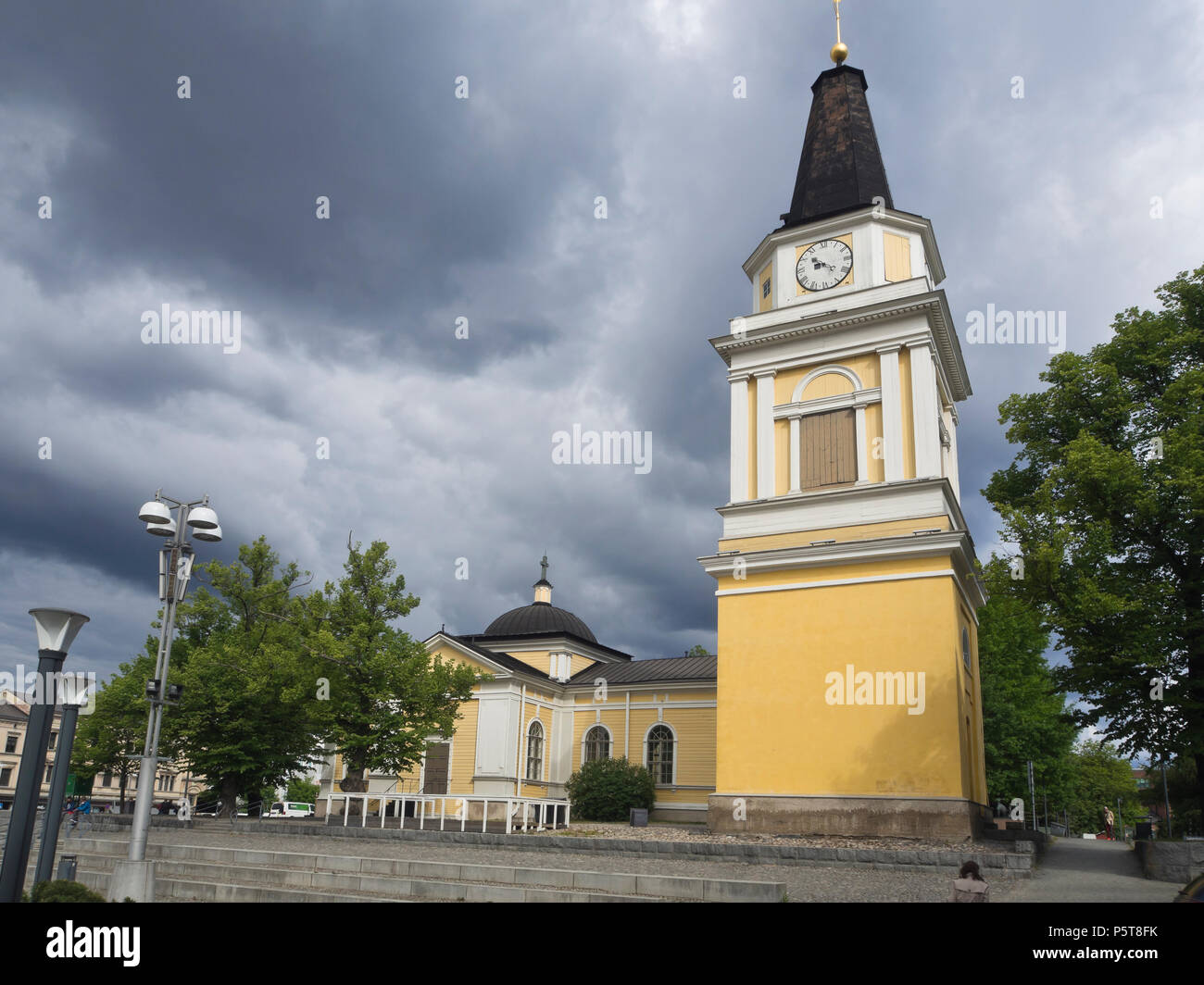 Tampere Alte Kirche ein Holzhaus mit freistehenden Glockenturm in der keskustori Central Square in fenlands zweitgrößte Stadt Stockfoto