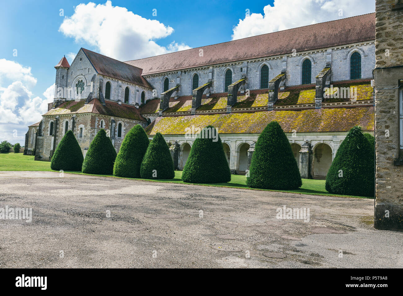 Abtei in Frankreich Pontigny, die ehemalige Zisterzienserabtei in Frankreich, einer der fünf ältesten und wichtigsten Klöster der Orde. Stockfoto