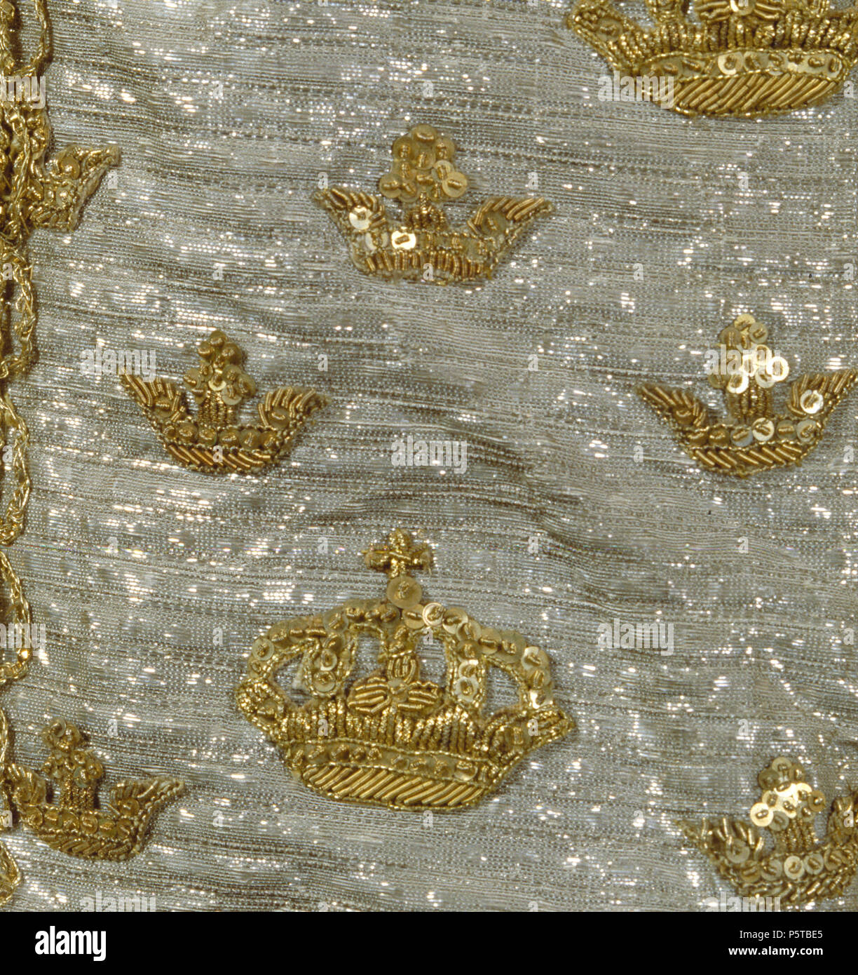 441 Detalj av Karl XIIIs kröningsdräkt - LSH-94040 Stockfoto